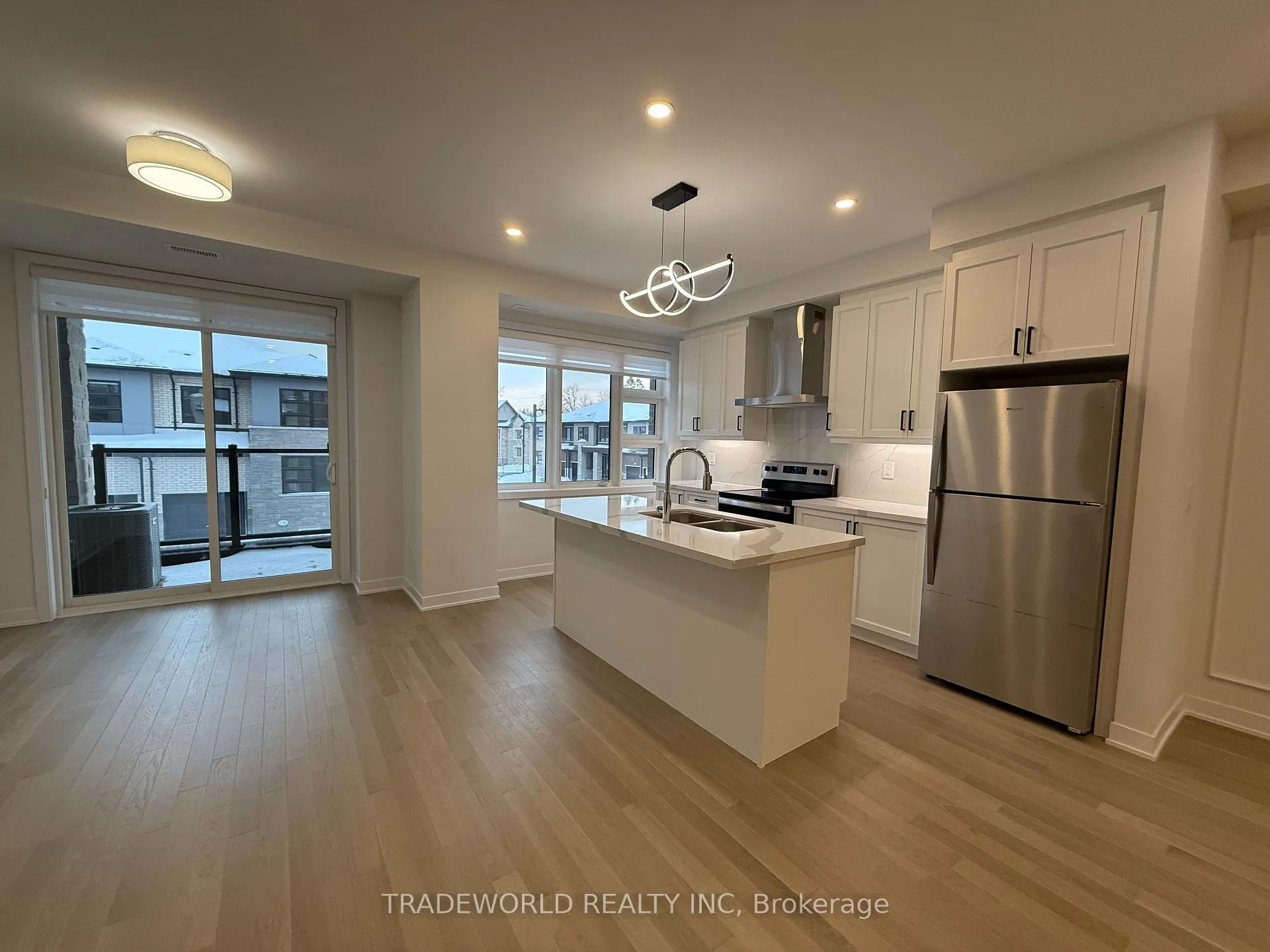 Photo 2 of 35 John Canning Way, Markham, Unionville — HOMEH