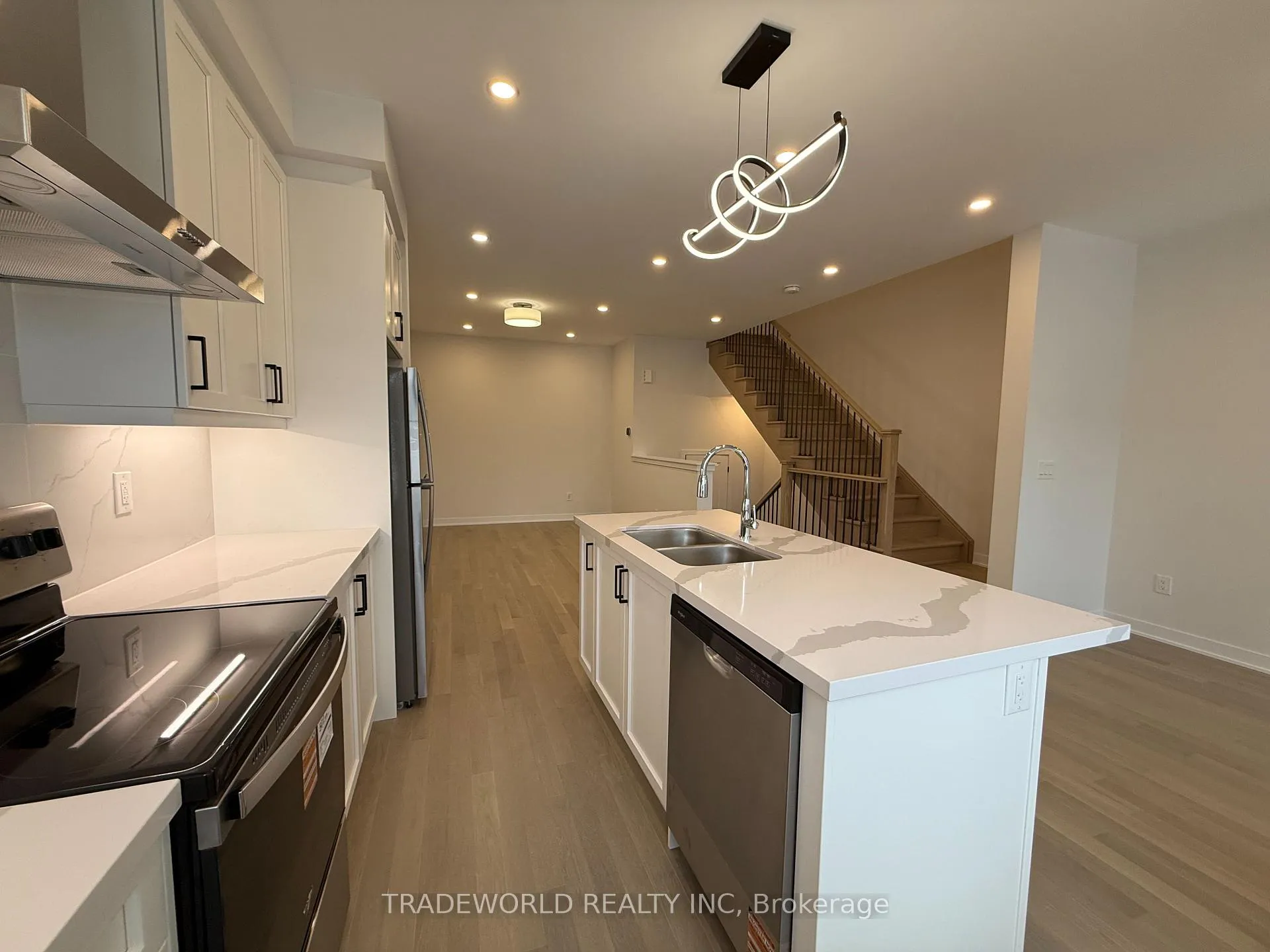 Photo 3 of 35 John Canning Way, Markham, Unionville — HOMEH