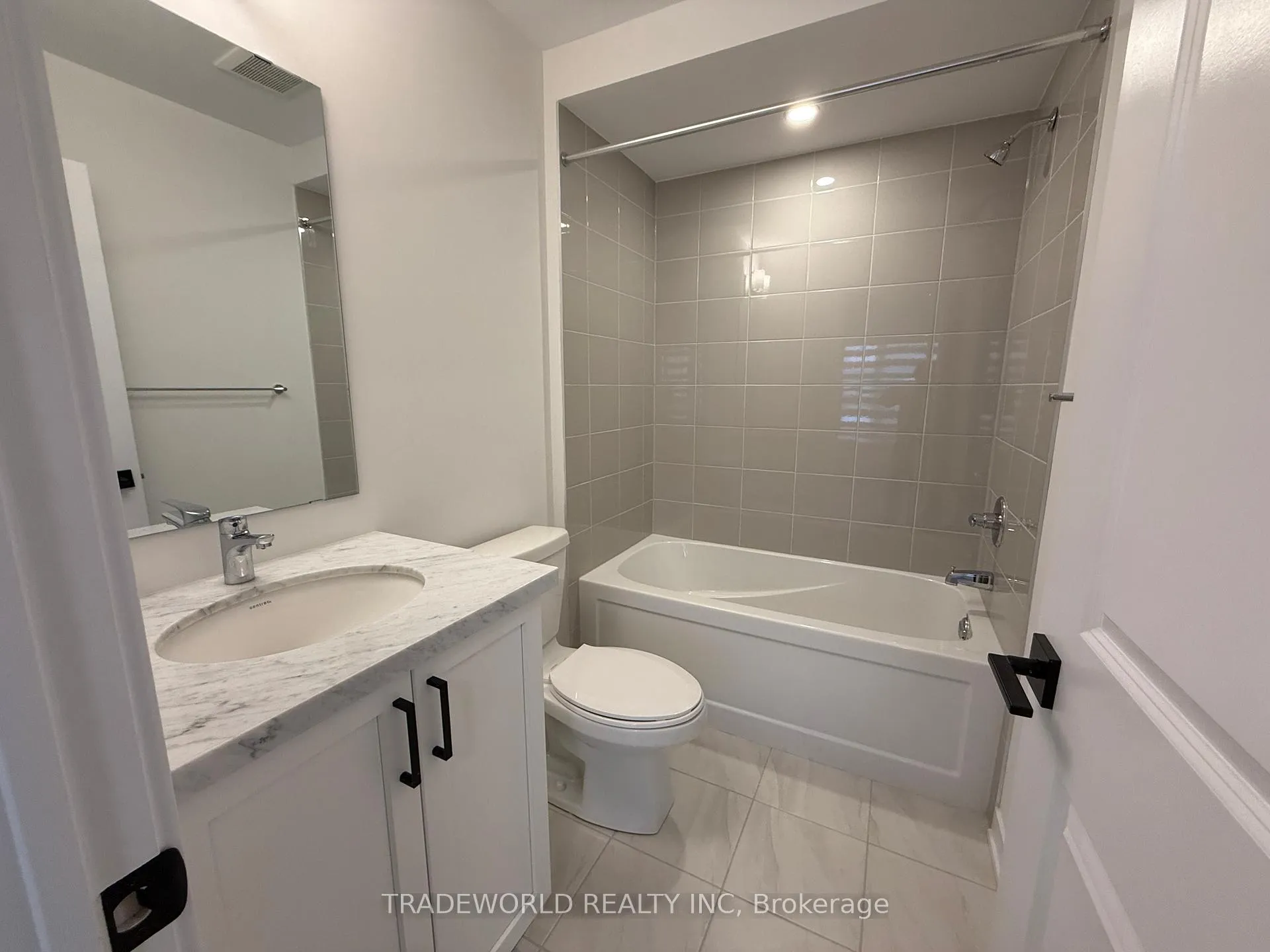 Photo 9 of 35 John Canning Way, Markham, Unionville — HOMEH