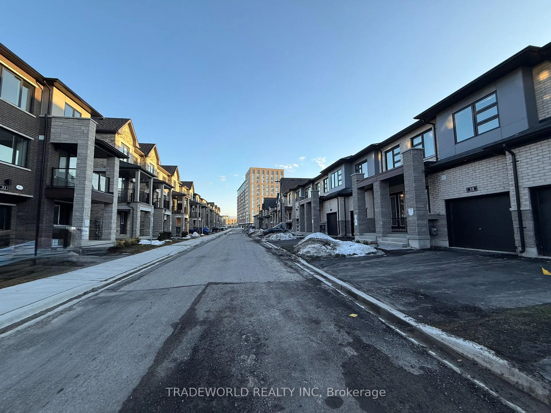 Photo 13 of 35 John Canning Way, Markham, Unionville — HOMEH