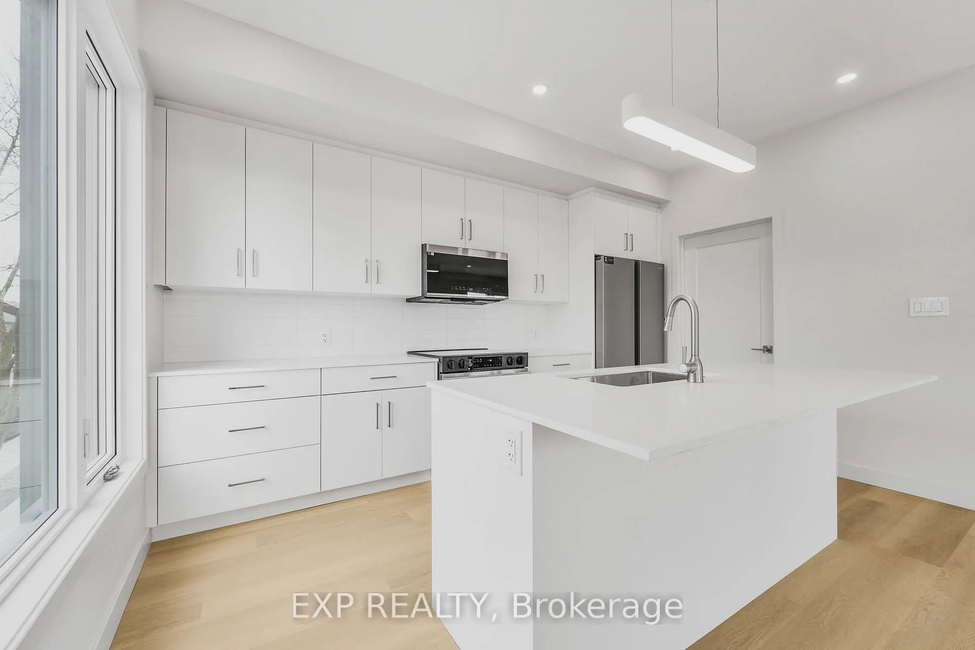 Photo 3 of Unit B, 2 Iona Street, Ottawa, Ottawa West — HOMEH