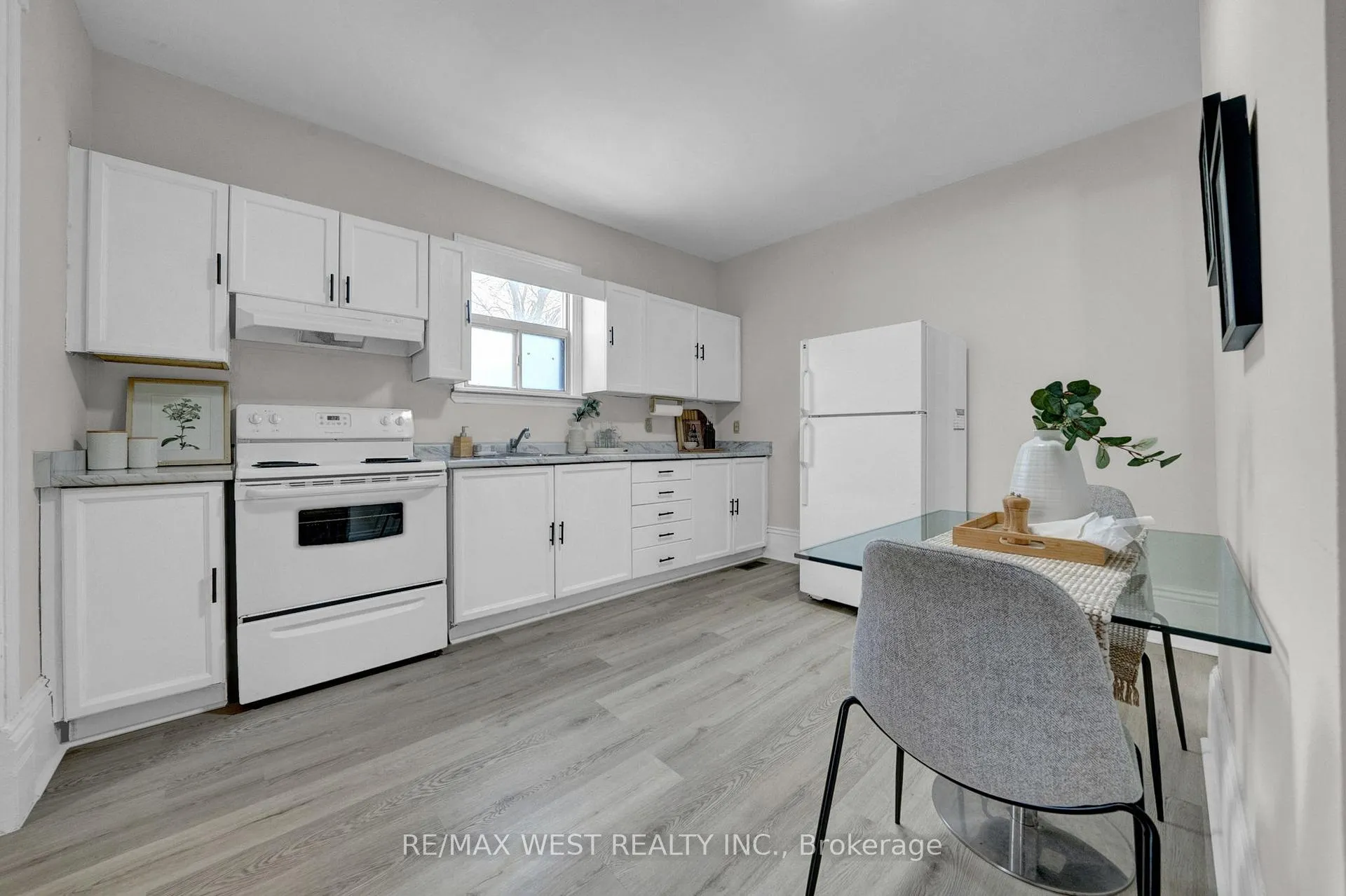 Photo 10 of 164 Albert Street, Oshawa, Central — HOMEH