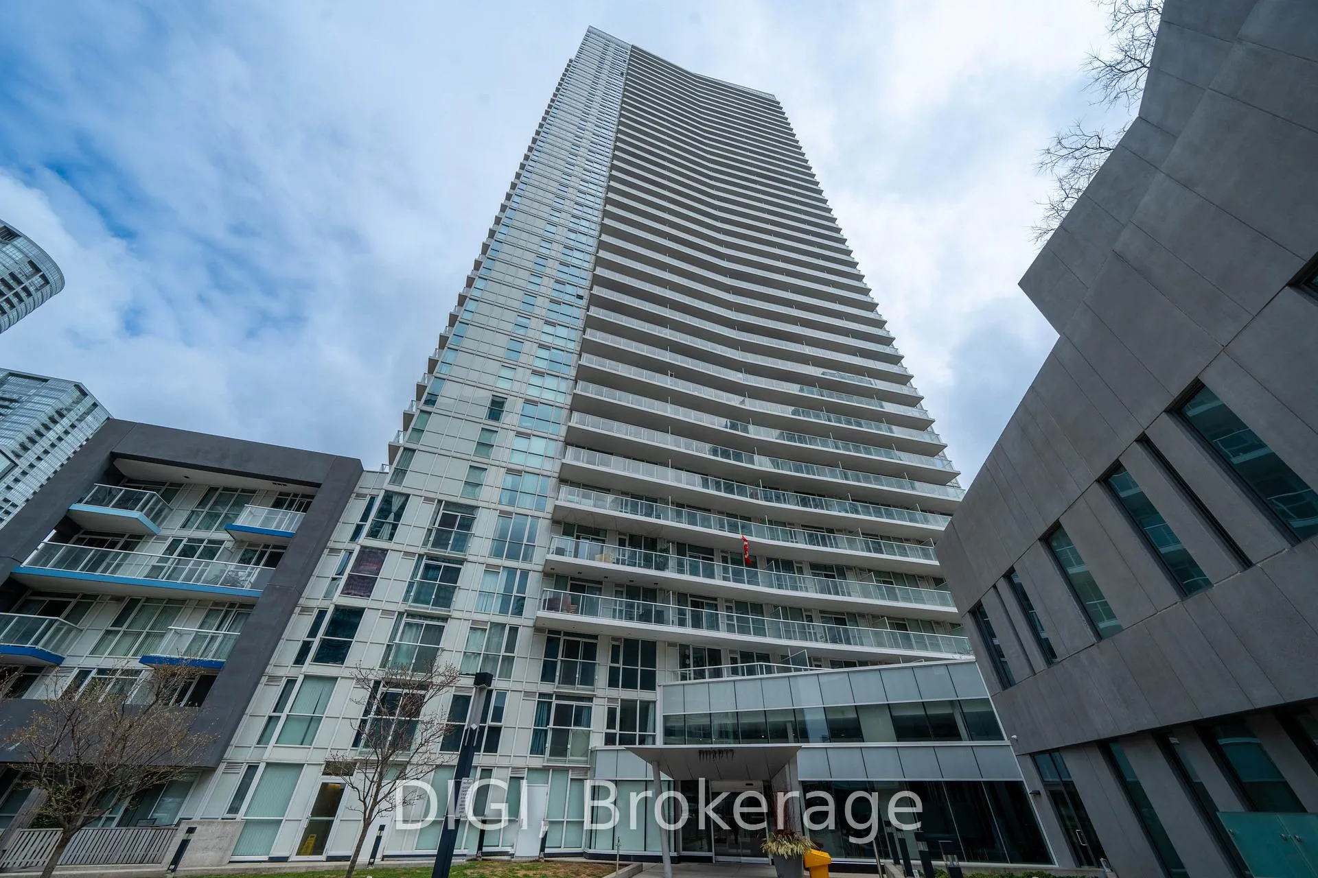 Photo 1 of Unit 915, 75 Queens Wharf Road, Toronto, Waterfront Communities — HOMEH