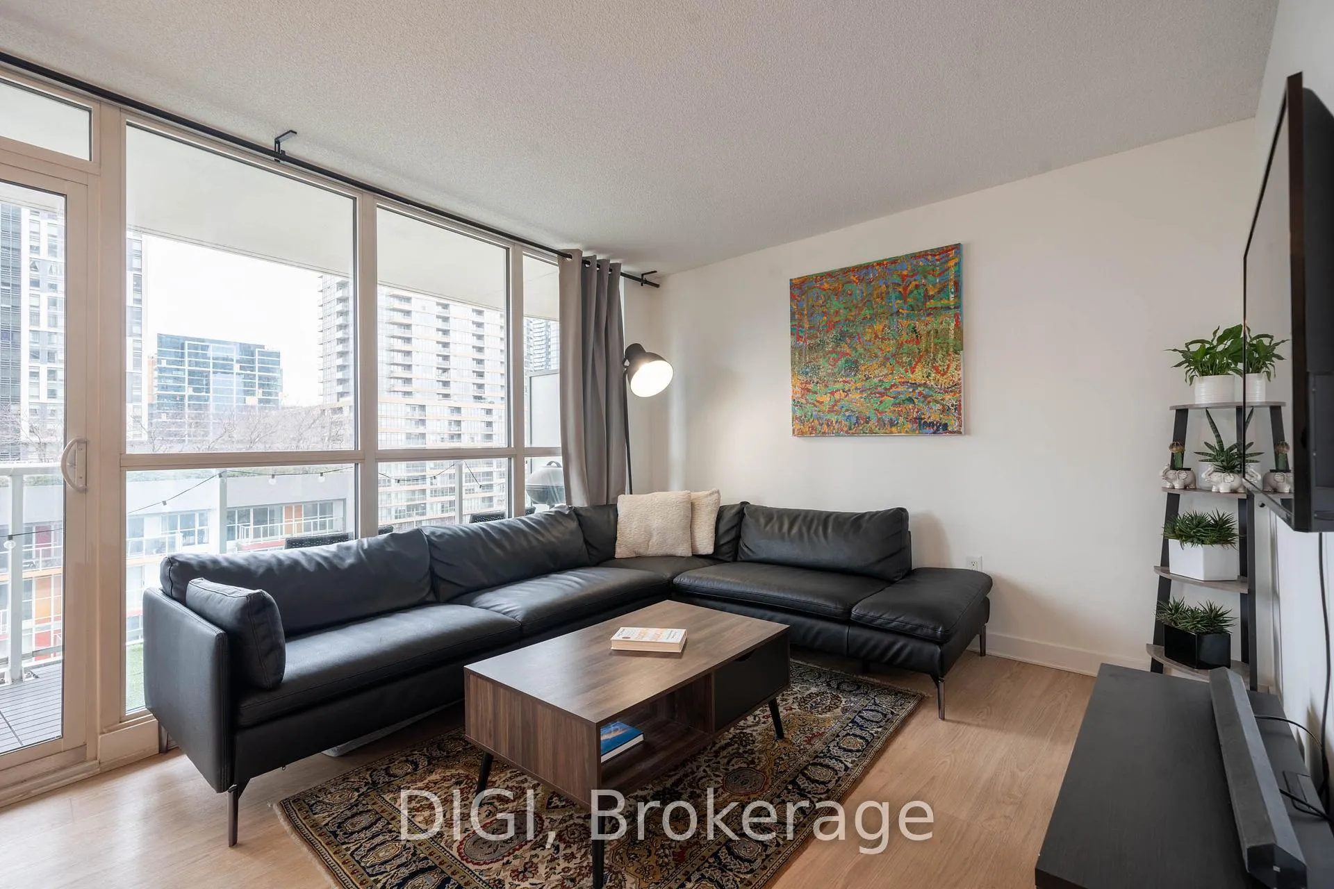 Photo 4 of Unit 915, 75 Queens Wharf Road, Toronto, Waterfront Communities — HOMEH