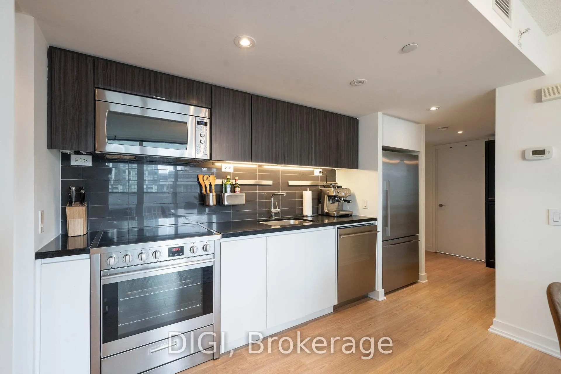 Photo 6 of Unit 915, 75 Queens Wharf Road, Toronto, Waterfront Communities — HOMEH