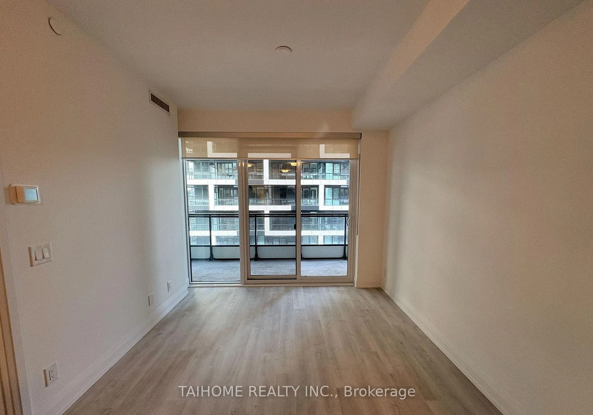 Photo 9 of Unit 1601, 65 Broadway Avenue, Toronto, Mount Pleasant West — HOMEH