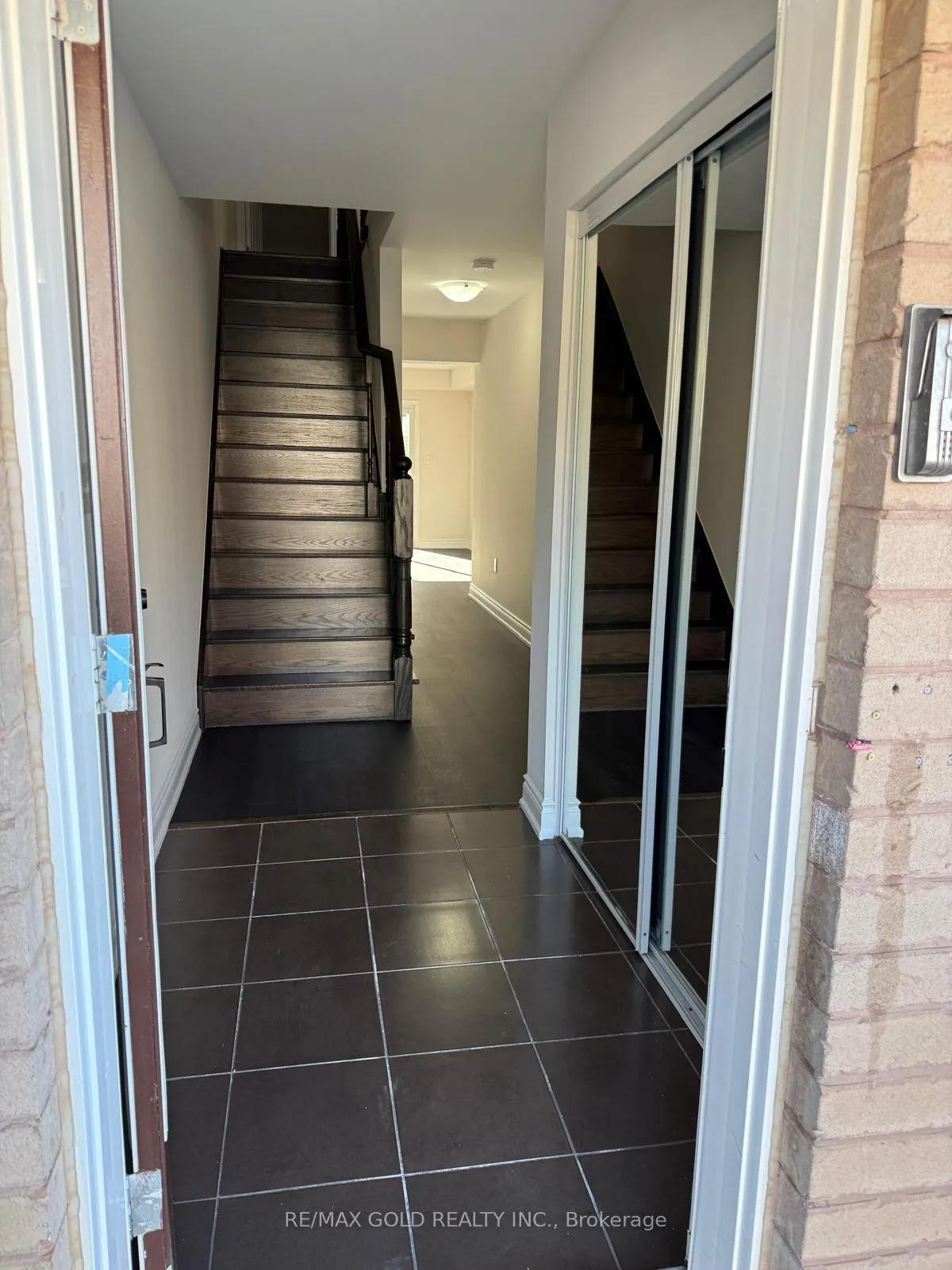 Photo 3 of 6 Stemford Road, Brampton, Northwest Brampton — HOMEH