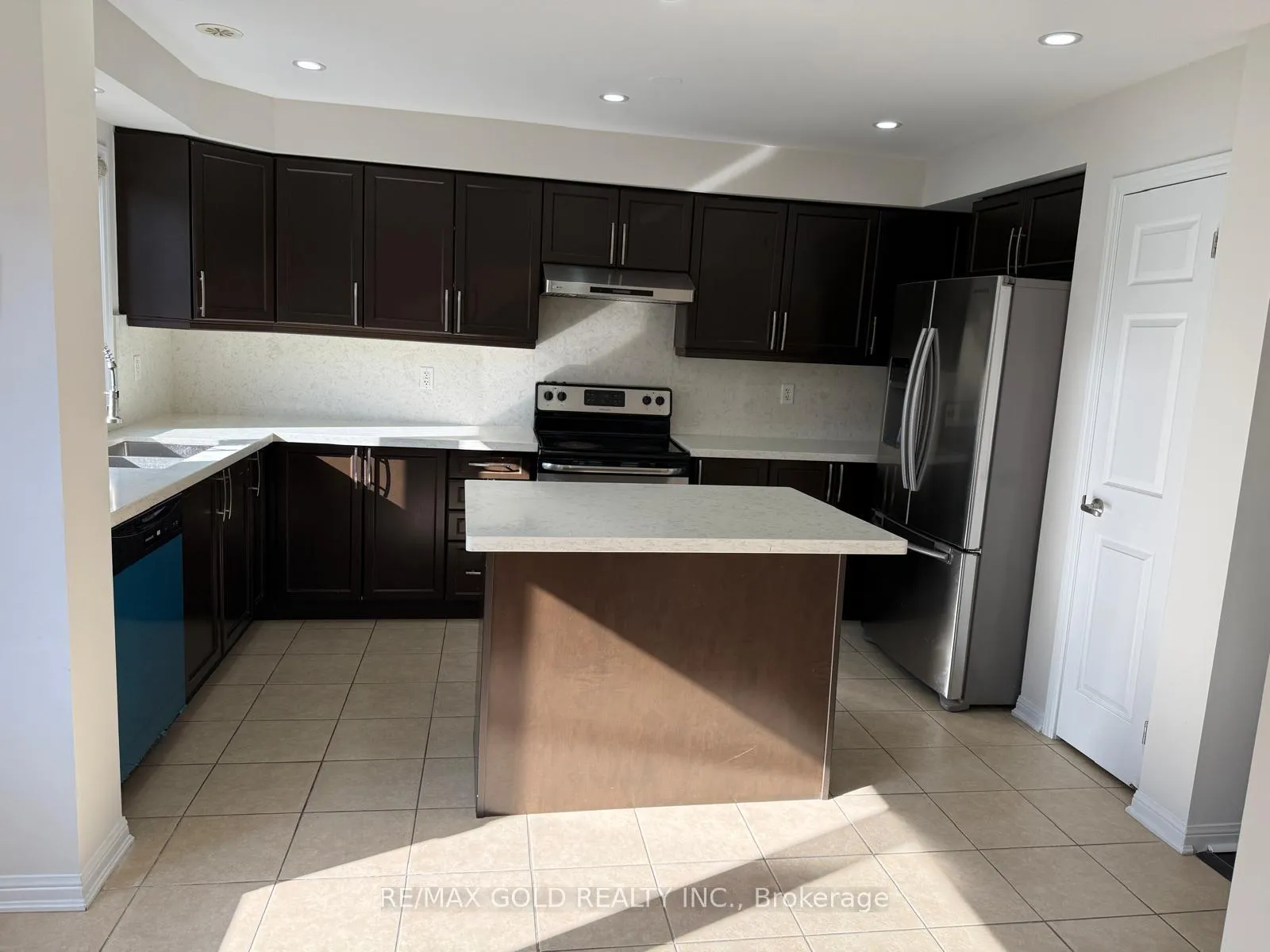 Photo 7 of 6 Stemford Road, Brampton, Northwest Brampton — HOMEH