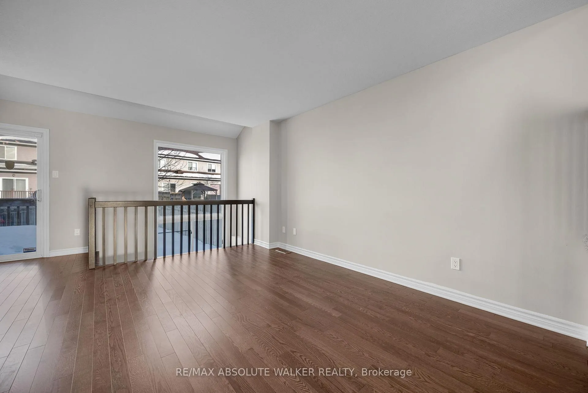 Photo 3 of 1538 Briarfield Crescent, Ottawa, Fallingbrook/Ridgemount — HOMEH