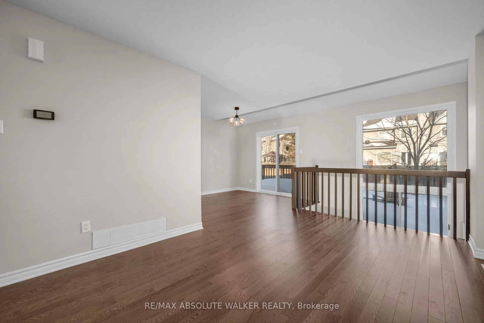 Photo 4 of 1538 Briarfield Crescent, Ottawa, Fallingbrook/Ridgemount — HOMEH