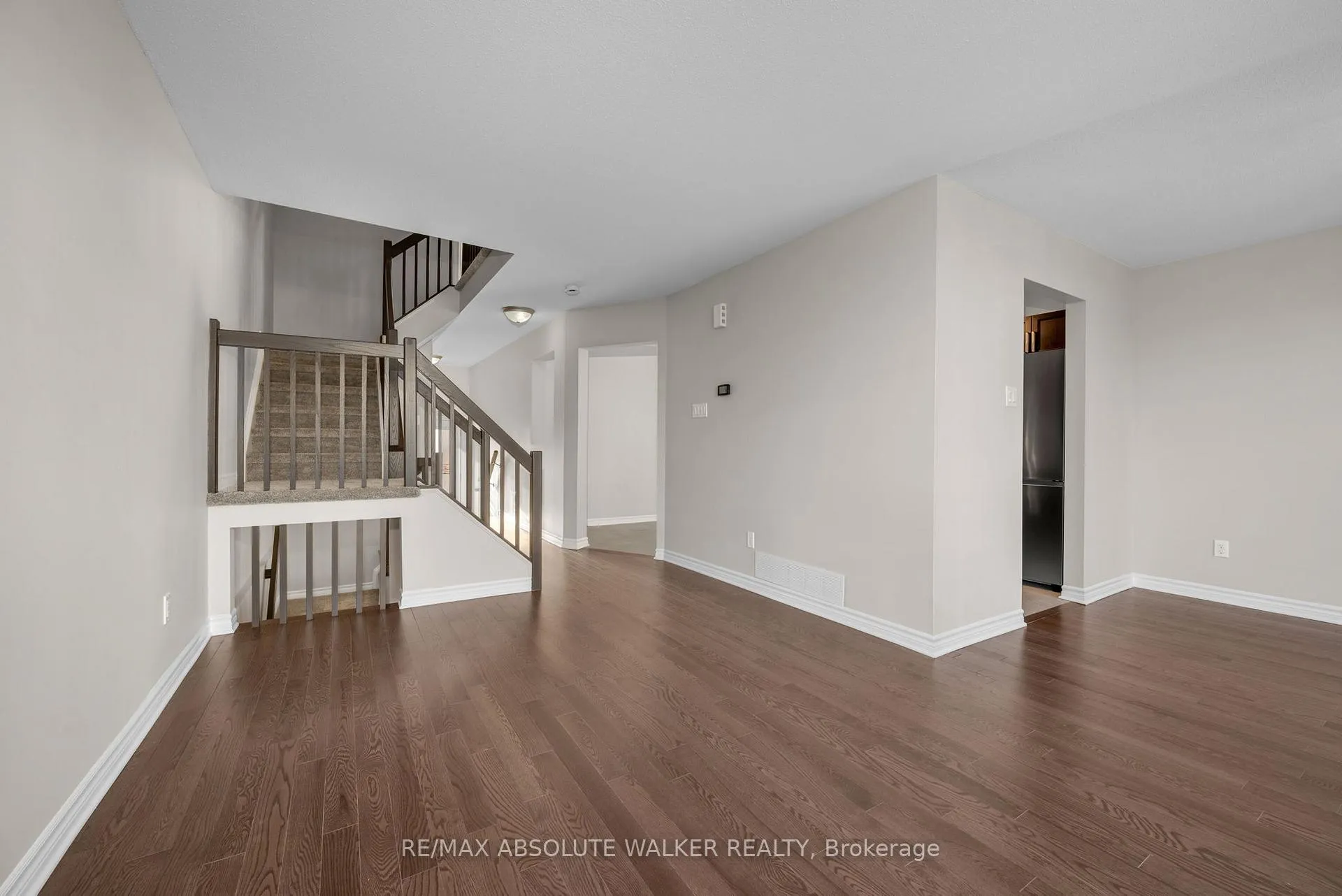 Photo 5 of 1538 Briarfield Crescent, Ottawa, Fallingbrook/Ridgemount — HOMEH