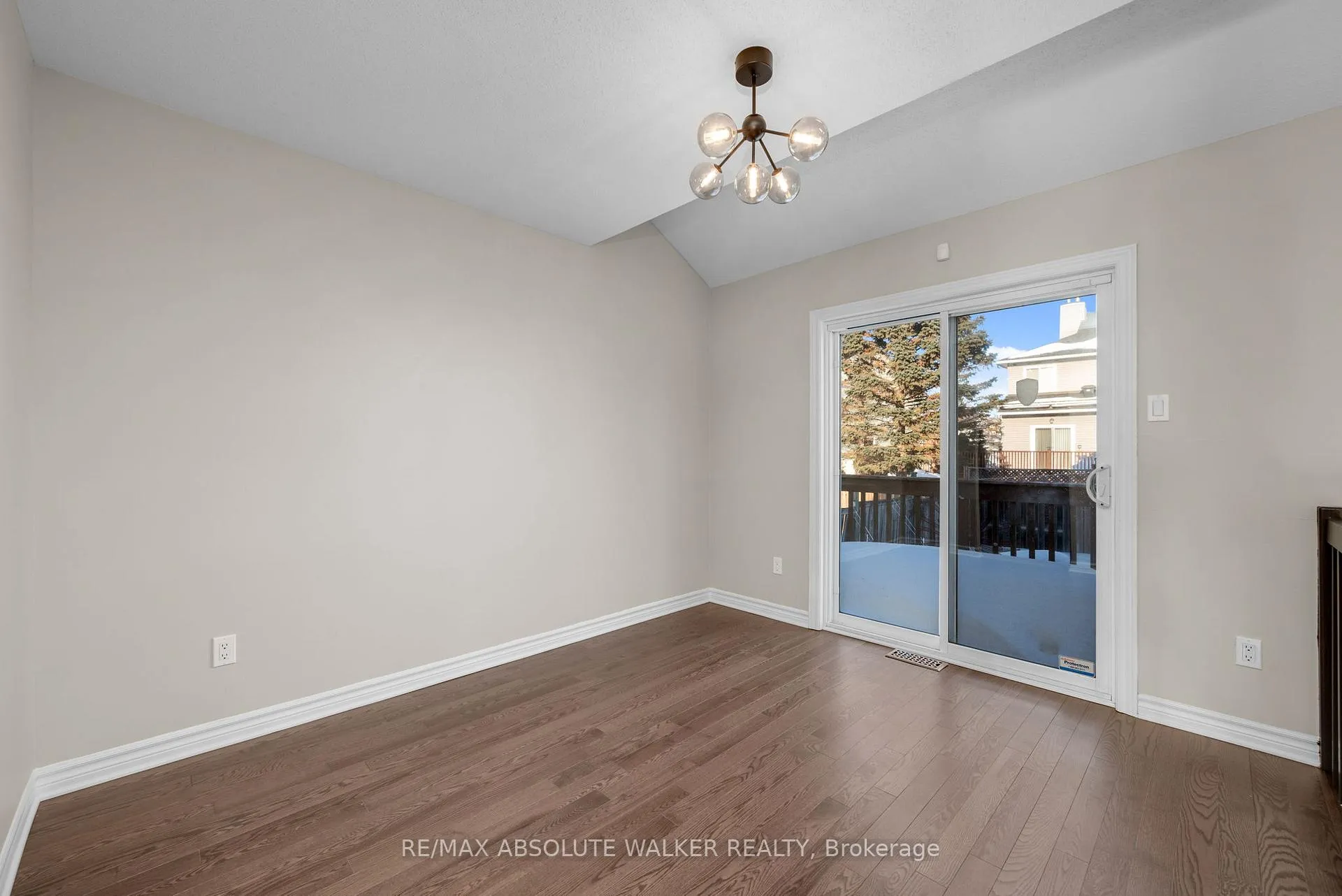 Photo 7 of 1538 Briarfield Crescent, Ottawa, Fallingbrook/Ridgemount — HOMEH
