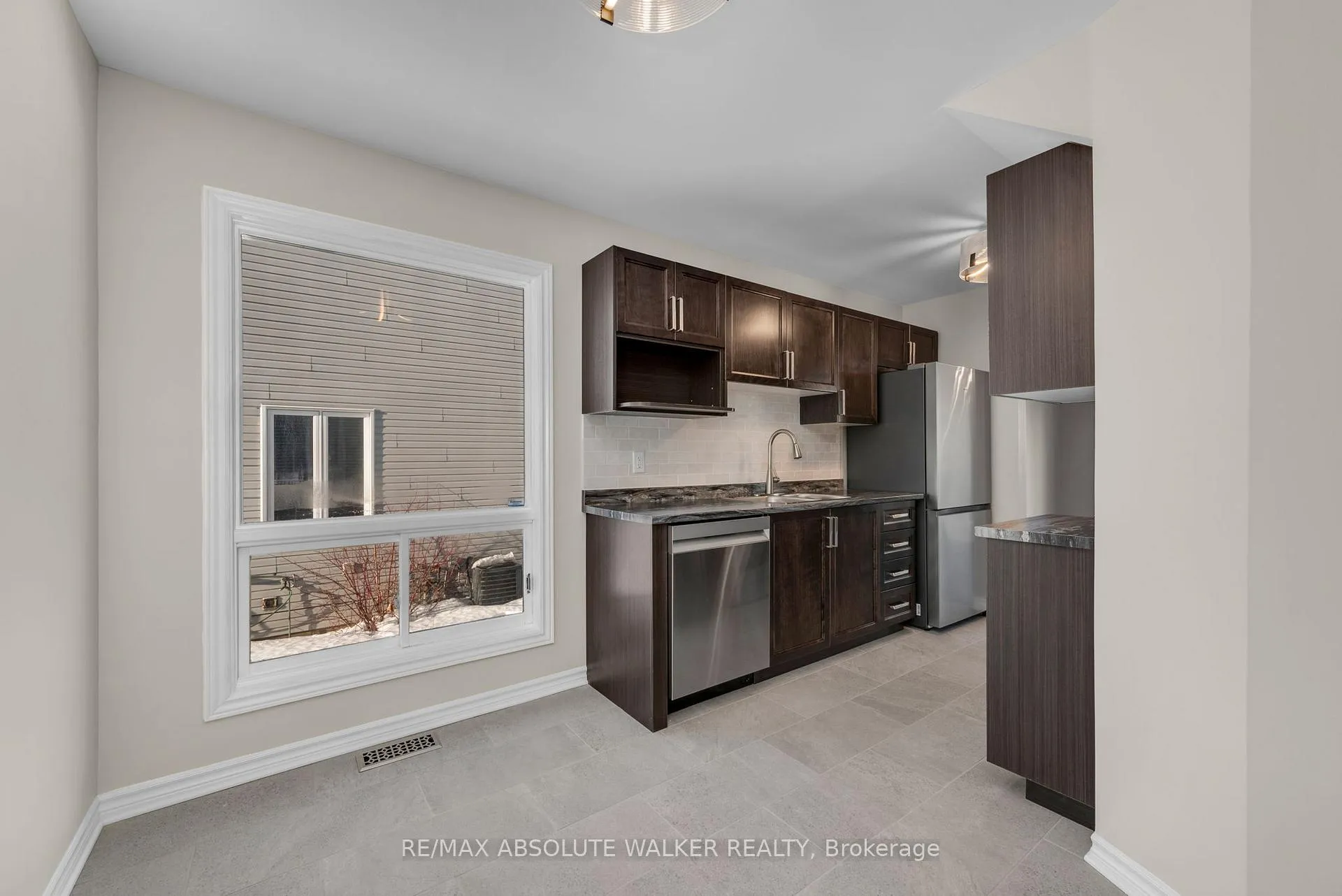 Photo 11 of 1538 Briarfield Crescent, Ottawa, Fallingbrook/Ridgemount — HOMEH