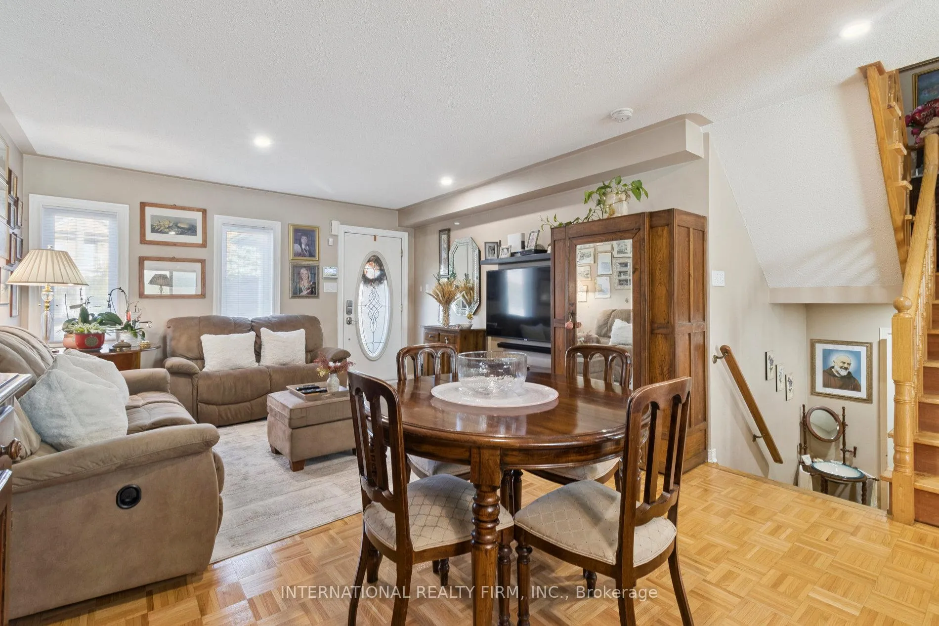 Photo 10 of 76 Timberwolf Crescent, Vaughan, Vellore Village — HOMEH