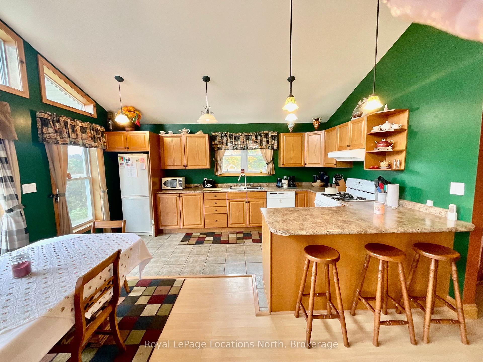 Photo 10 of 34 Pine Drive, McMurrich/Monteith, Sprucedale — HOMEH