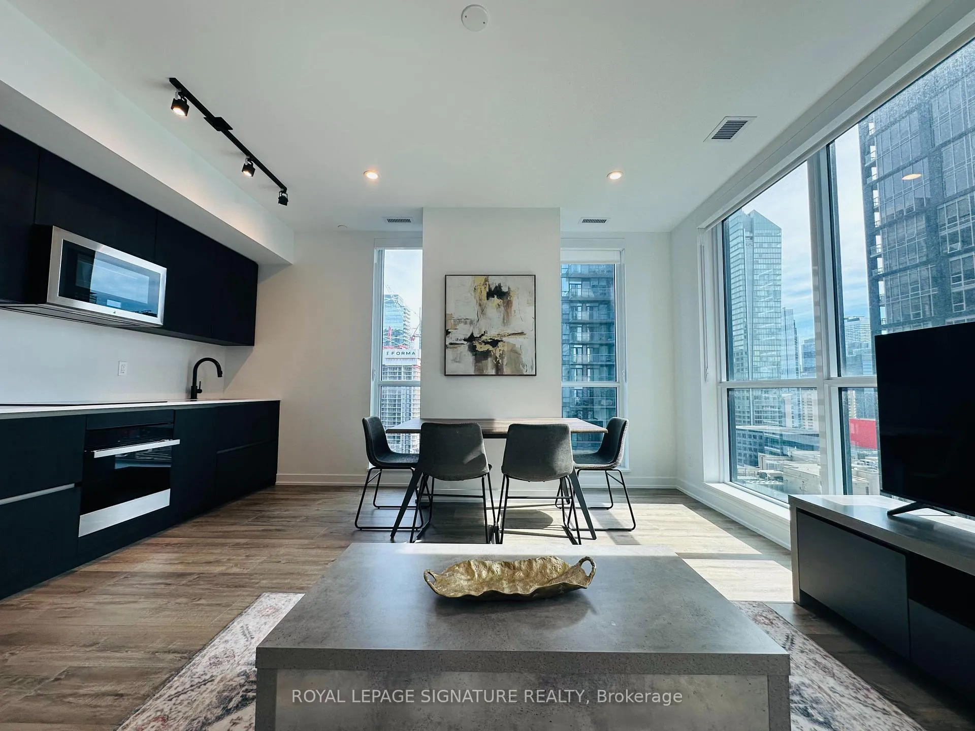 Photo 4 of Unit 2602, 327 King Street W, Toronto, Waterfront Communities — HOMEH