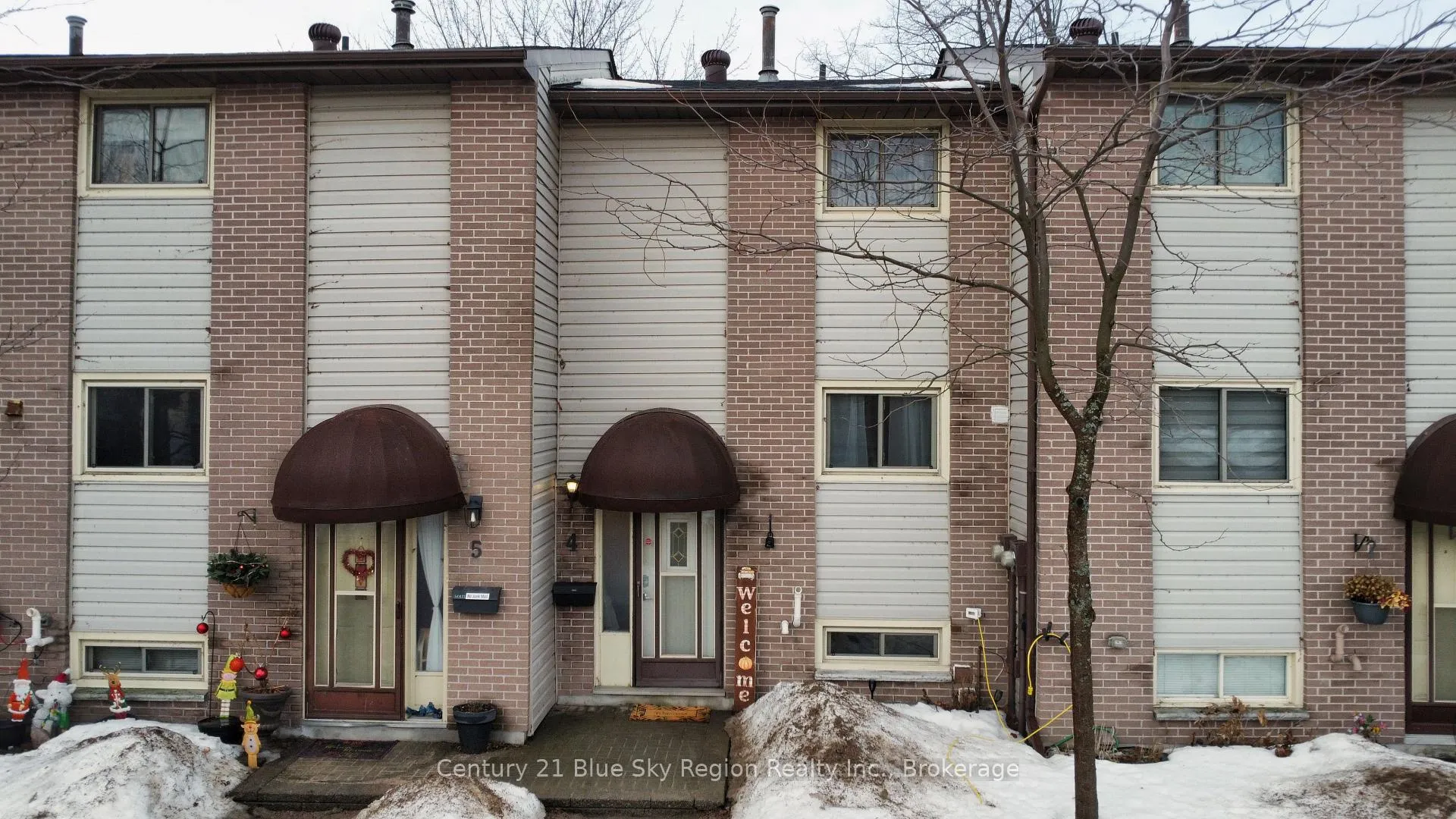 Front of Unit A4, 450 Lakeshore Drive