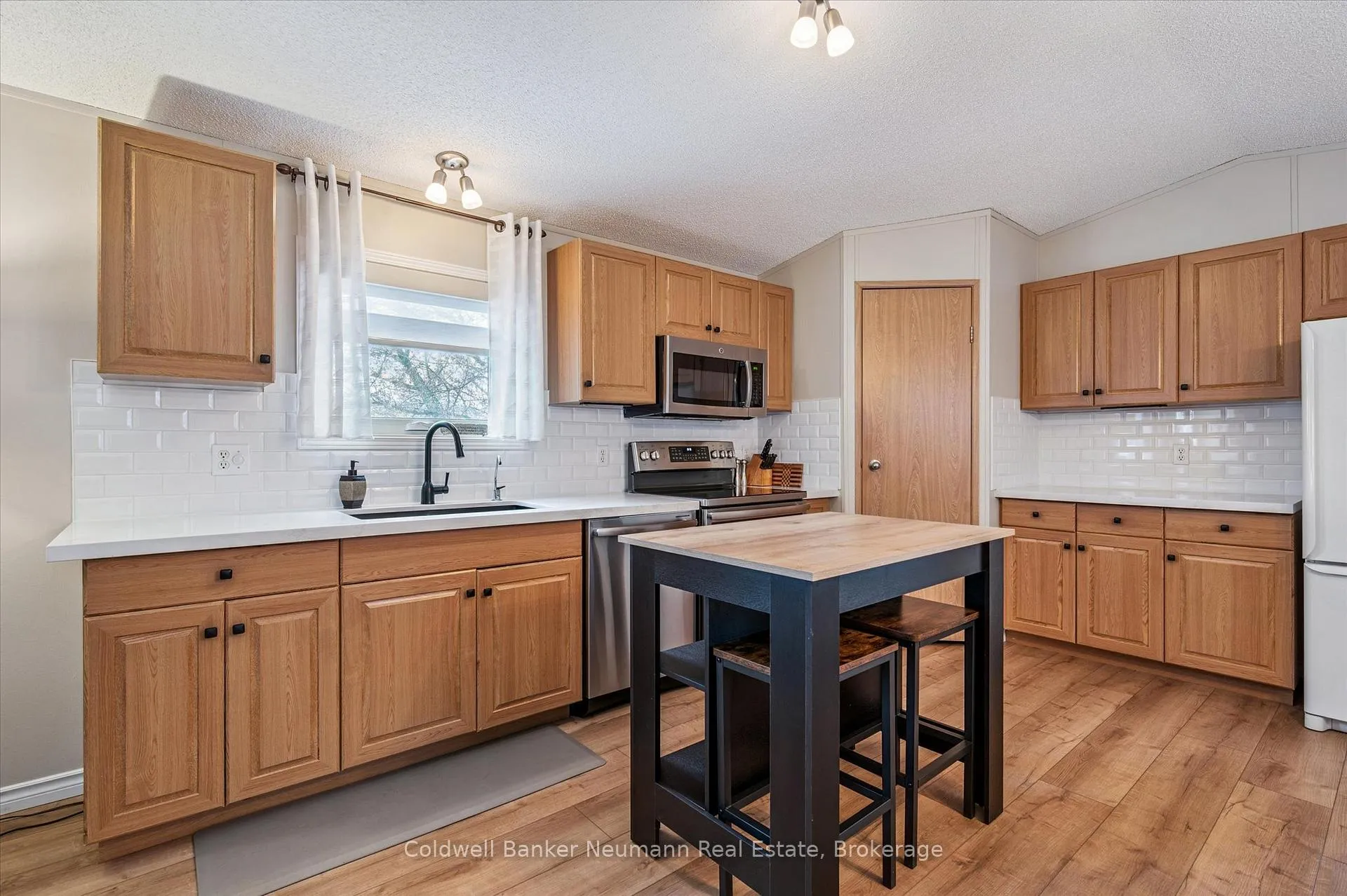 Photo 10 of 15 Elm Street, Puslinch, Rural Puslinch East — HOMEH