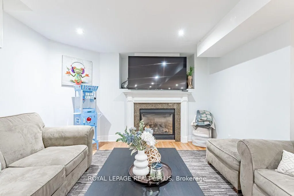 Photo 39 of 20 Navy Crescent, Brampton, Fletcher's Meadow — HOMEH