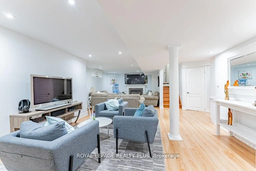 Photo 43 of 20 Navy Crescent, Brampton, Fletcher's Meadow — HOMEH