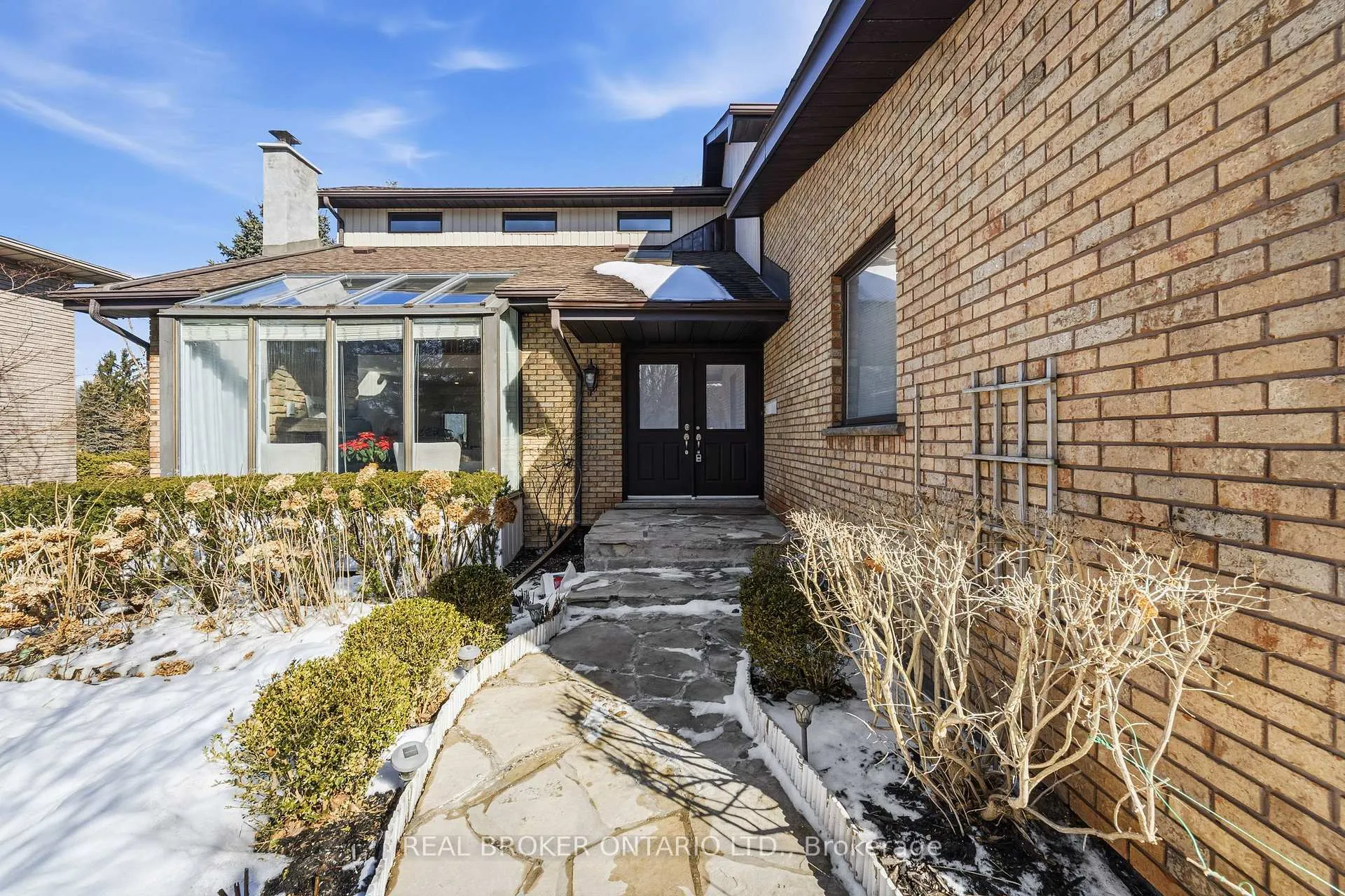 Photo 3 of 39 Templer Drive, Hamilton, Ancaster — HOMEH