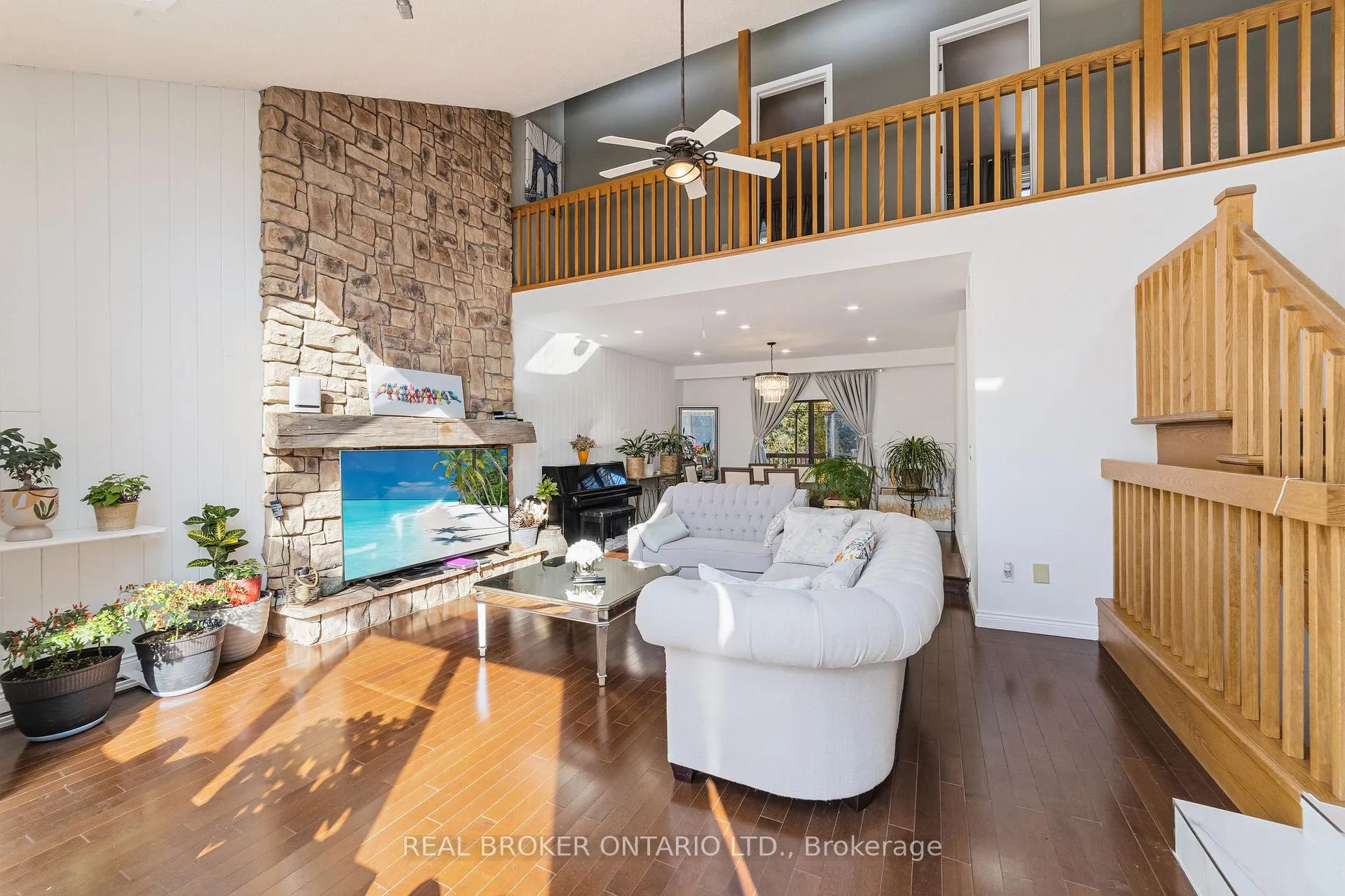 Photo 5 of 39 Templer Drive, Hamilton, Ancaster — HOMEH