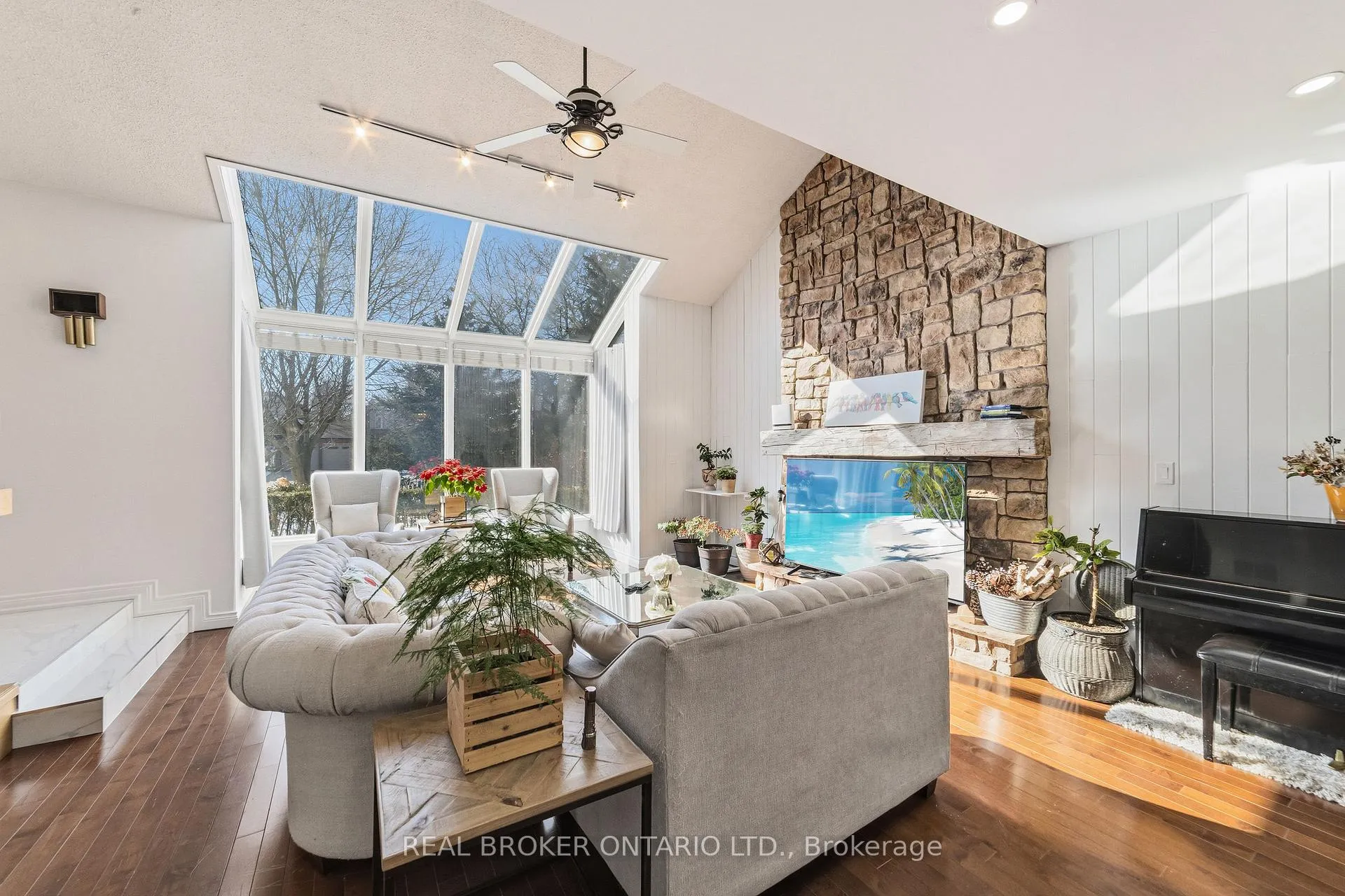 Photo 6 of 39 Templer Drive, Hamilton, Ancaster — HOMEH