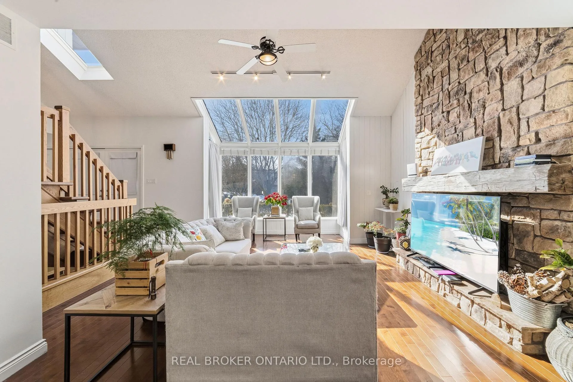 Photo 7 of 39 Templer Drive, Hamilton, Ancaster — HOMEH