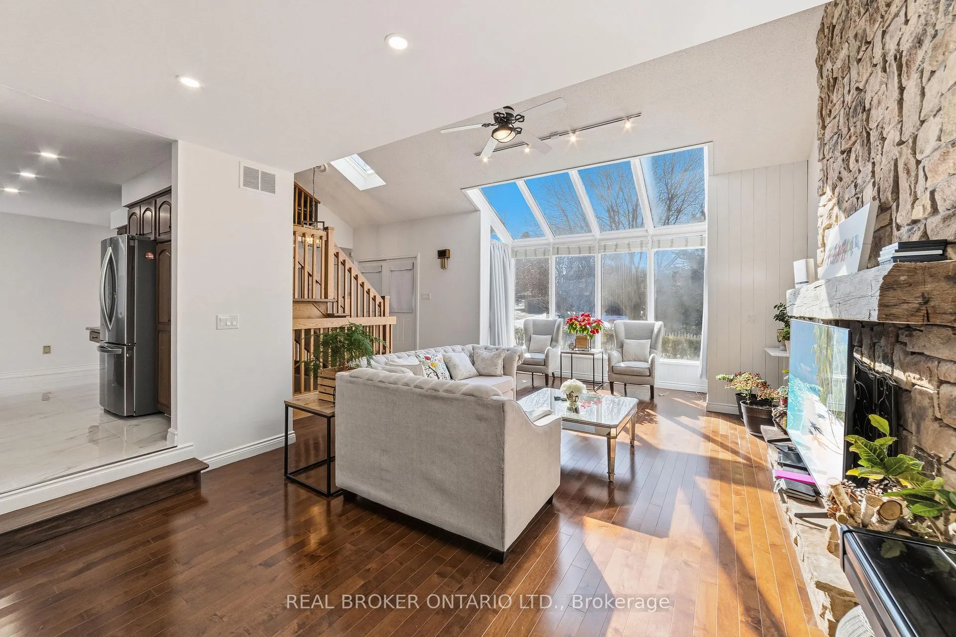 Photo 8 of 39 Templer Drive, Hamilton, Ancaster — HOMEH