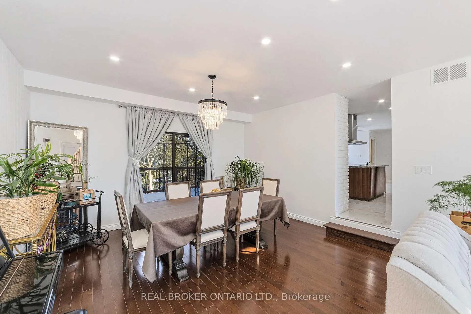 Photo 9 of 39 Templer Drive, Hamilton, Ancaster — HOMEH