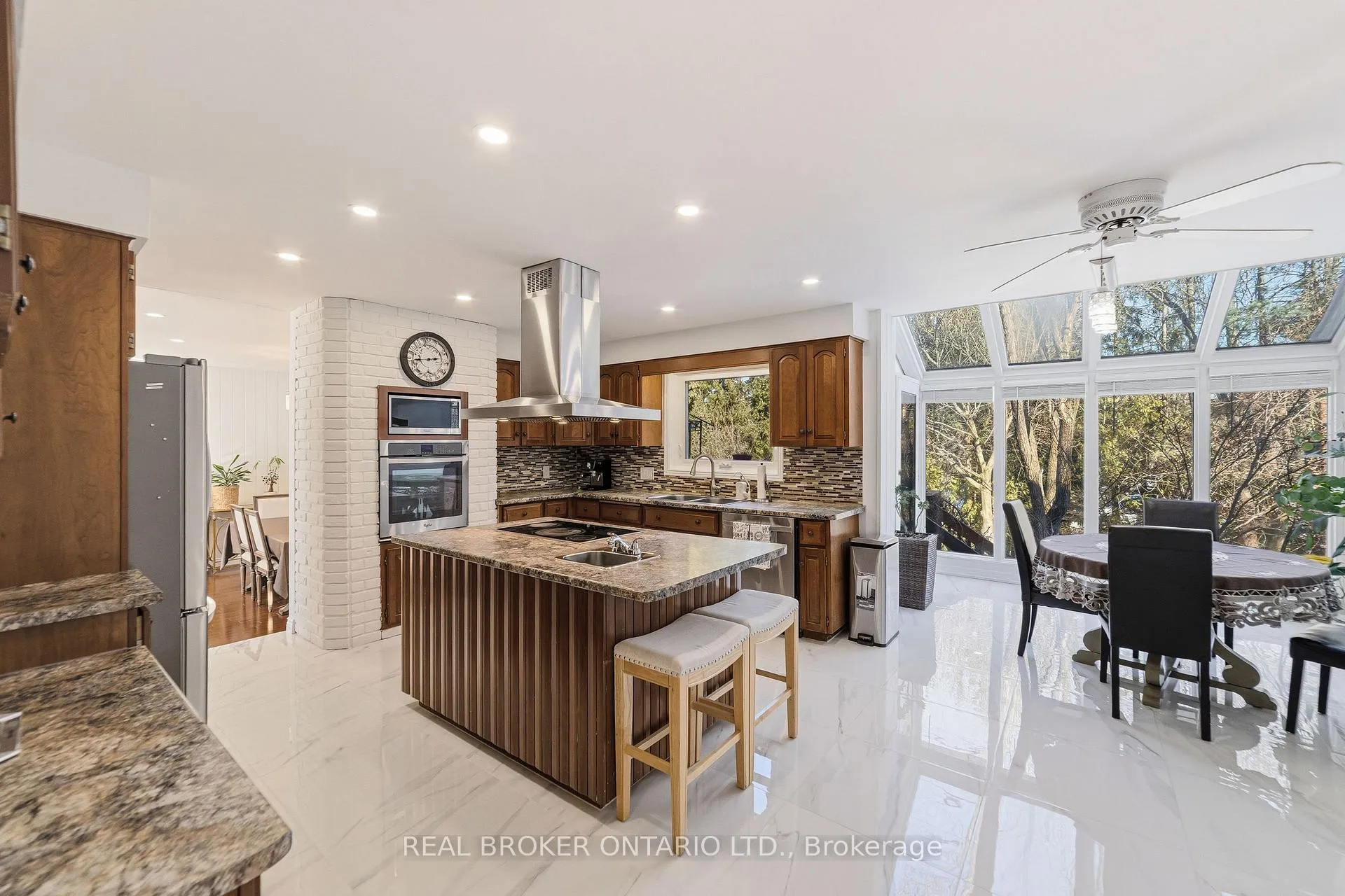 Photo 10 of 39 Templer Drive, Hamilton, Ancaster — HOMEH