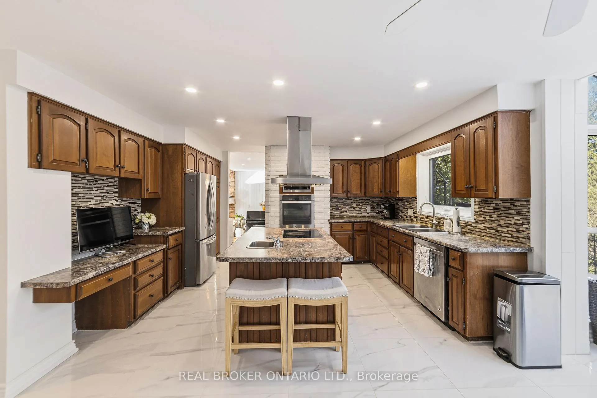 Photo 12 of 39 Templer Drive, Hamilton, Ancaster — HOMEH