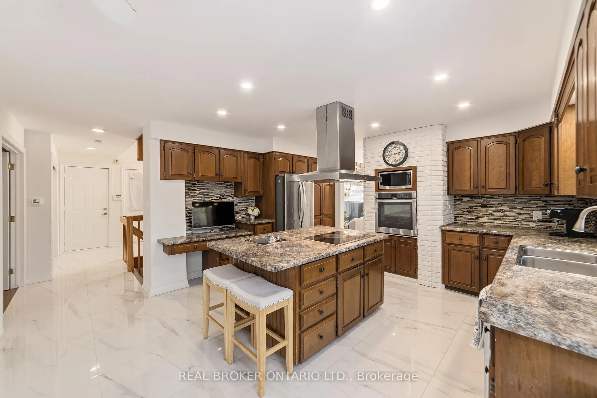 Photo 13 of 39 Templer Drive, Hamilton, Ancaster — HOMEH