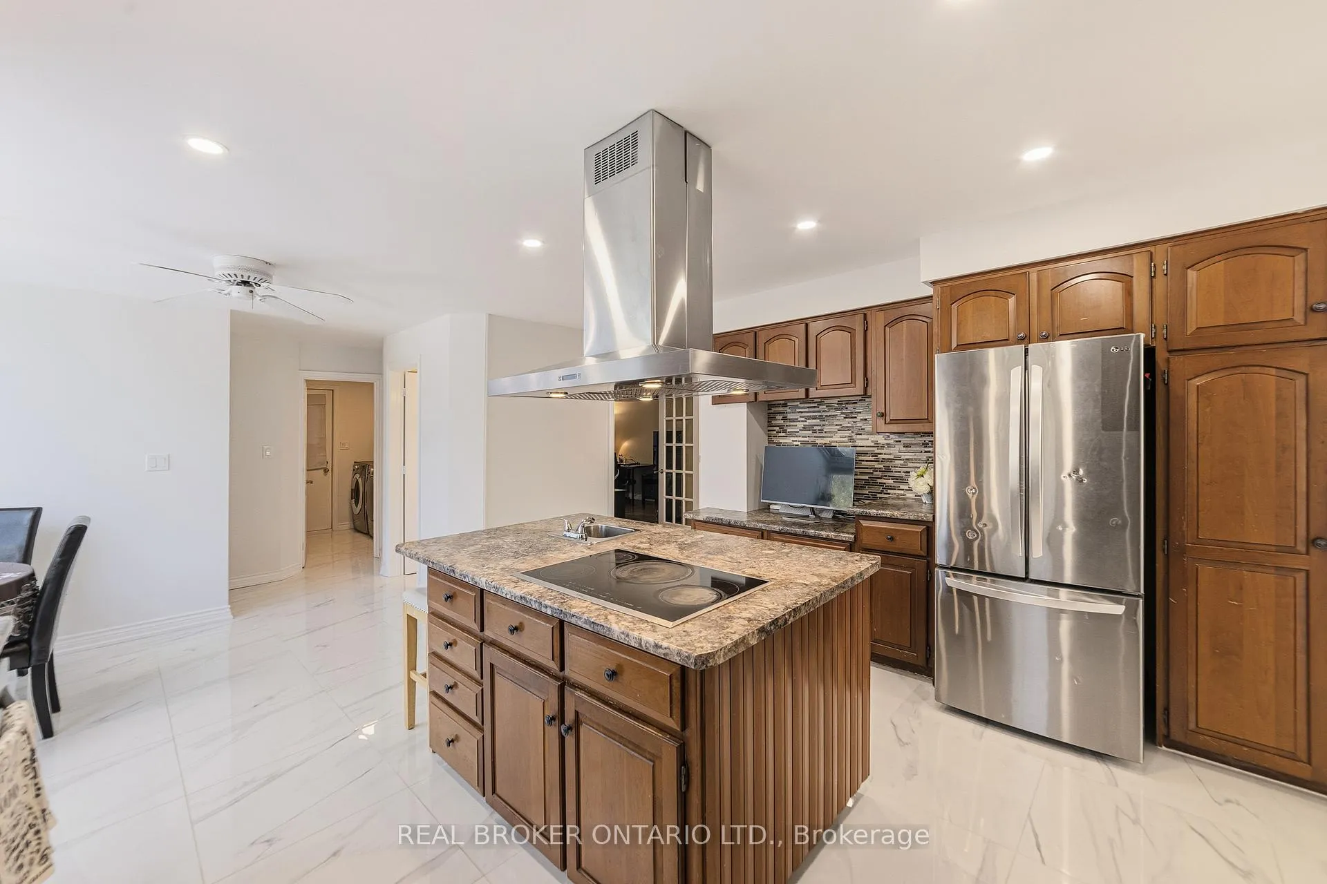 Photo 14 of 39 Templer Drive, Hamilton, Ancaster — HOMEH