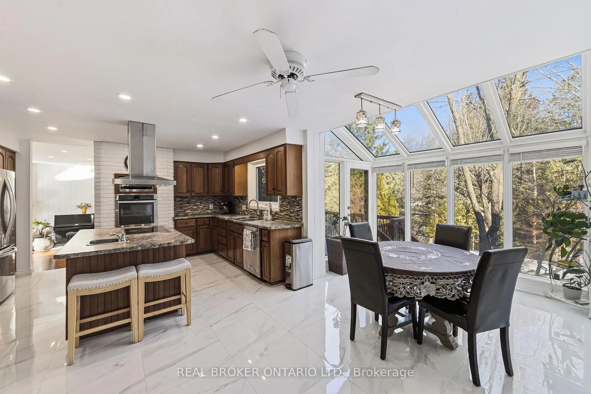 Photo 15 of 39 Templer Drive, Hamilton, Ancaster — HOMEH