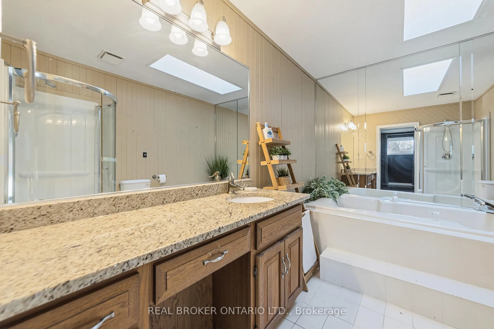 Photo 23 of 39 Templer Drive, Hamilton, Ancaster — HOMEH
