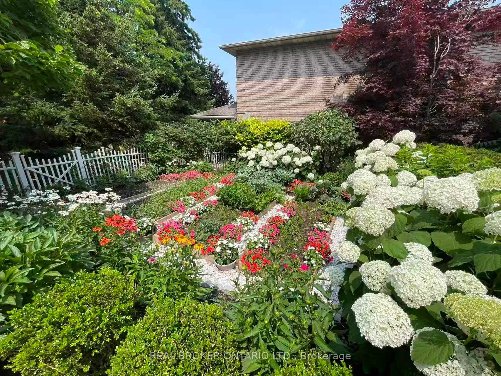 Photo 38 of 39 Templer Drive, Hamilton, Ancaster — HOMEH