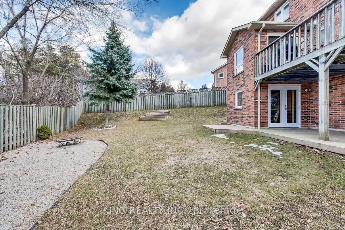 Photo 2 of 10 Patterson Crescent, Ajax, Central — HOMEH