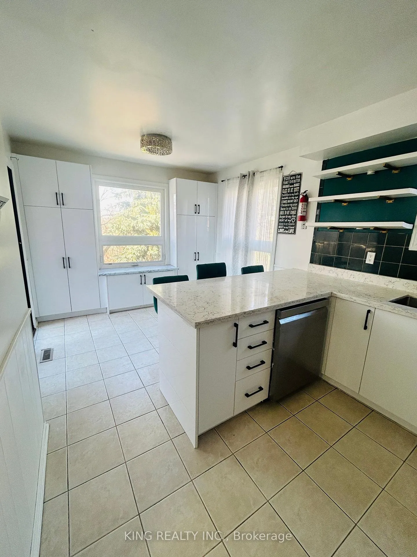 Photo 8 of 10 Patterson Crescent, Ajax, Central — HOMEH