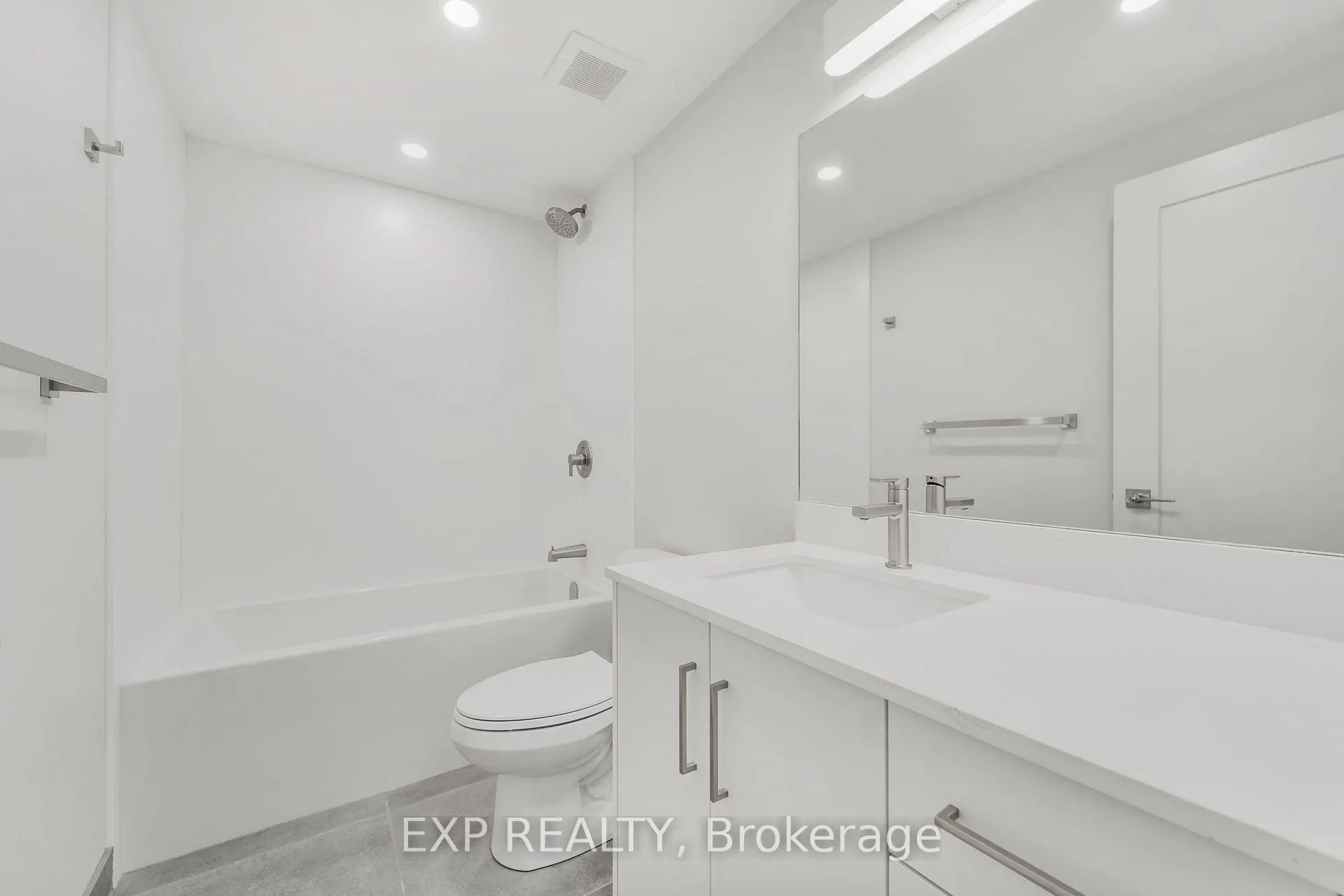 Photo 4 of Unit C, 2 Iona Street, Ottawa, Ottawa West — HOMEH