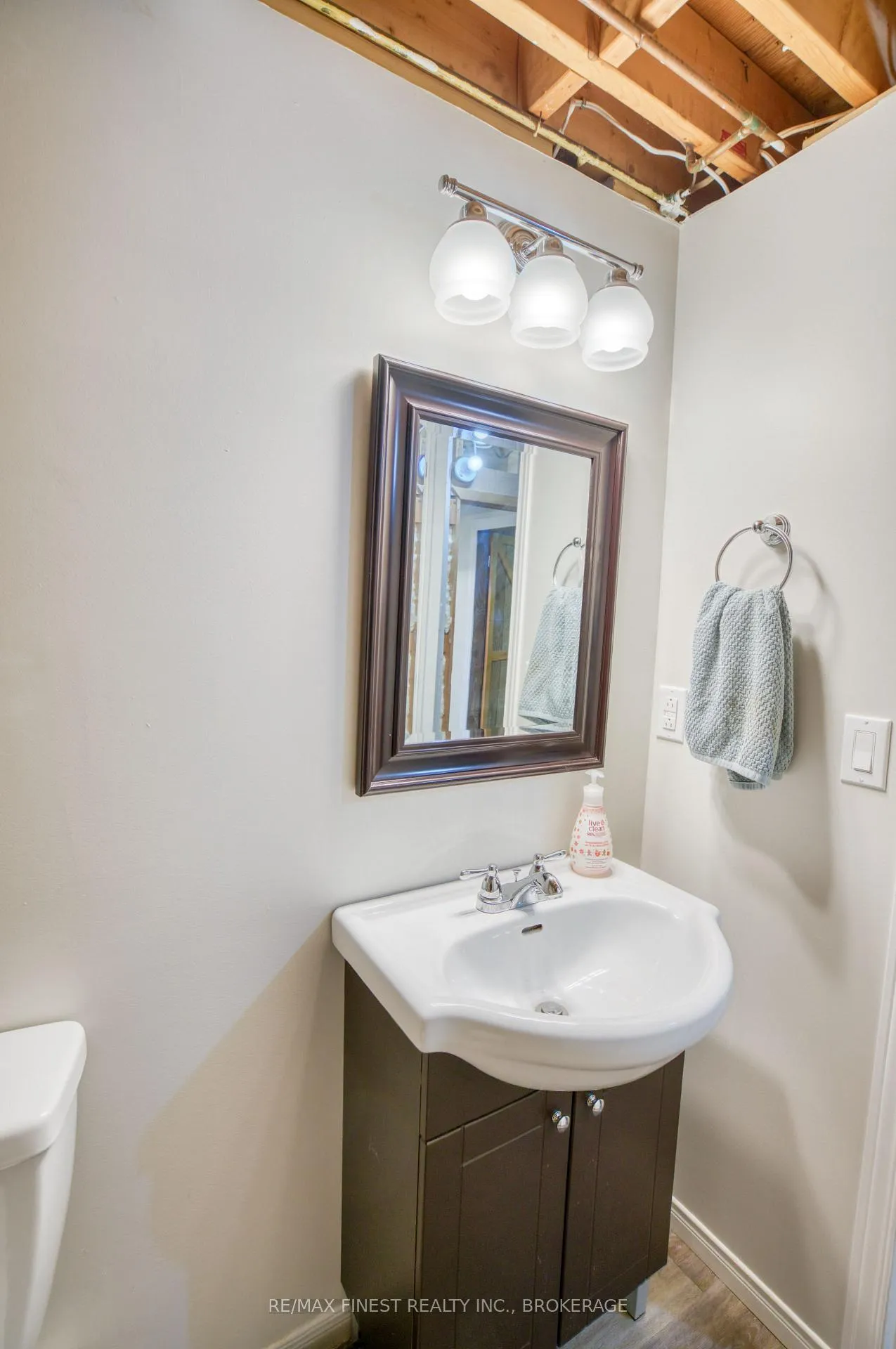 Photo 40 of 2068 Unity Road, Kingston, City North of 401 — HOMEH