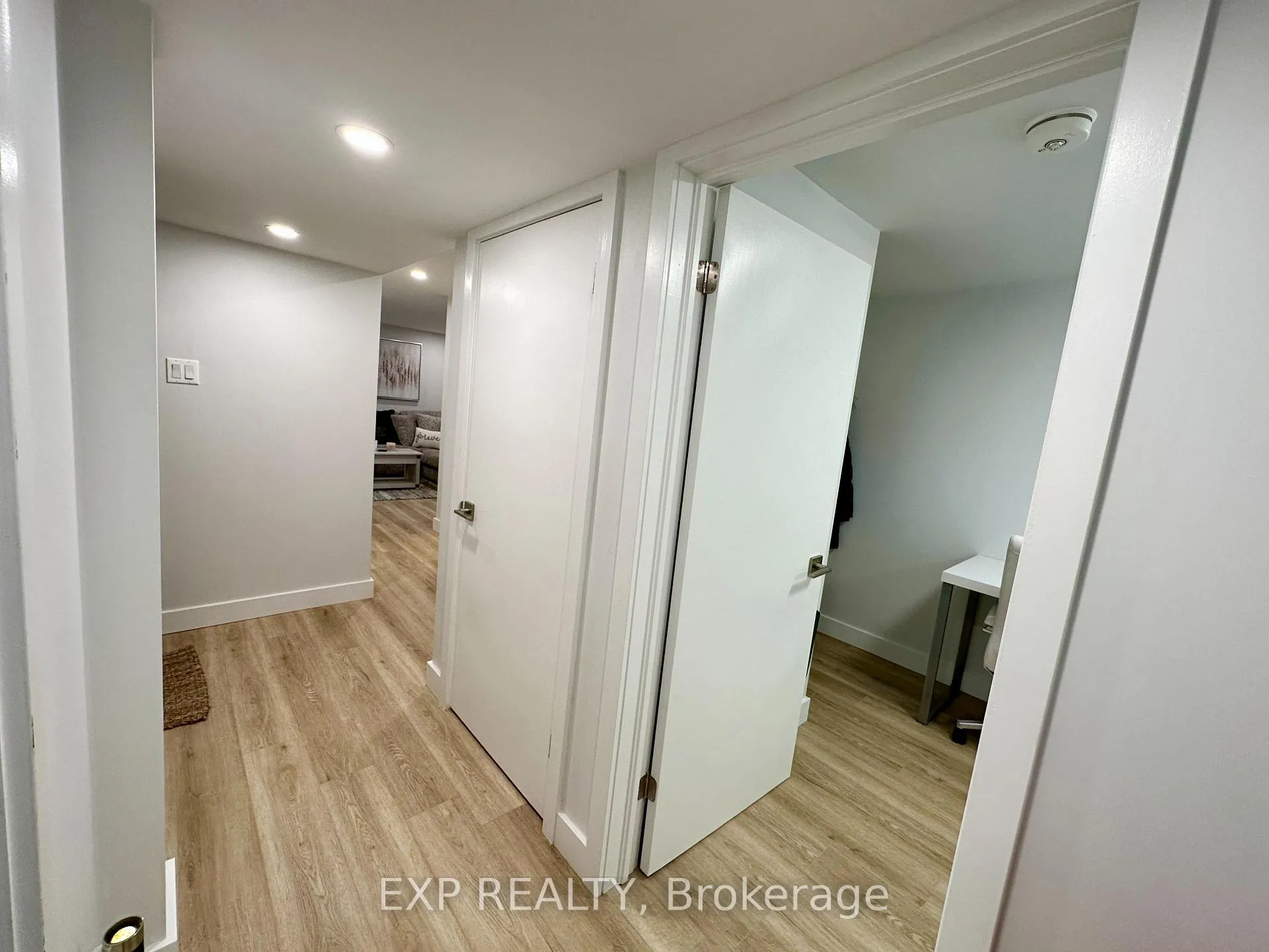 Photo 2 of Unit B, 44 Sherry Lane, Ottawa, Manordale — HOMEH