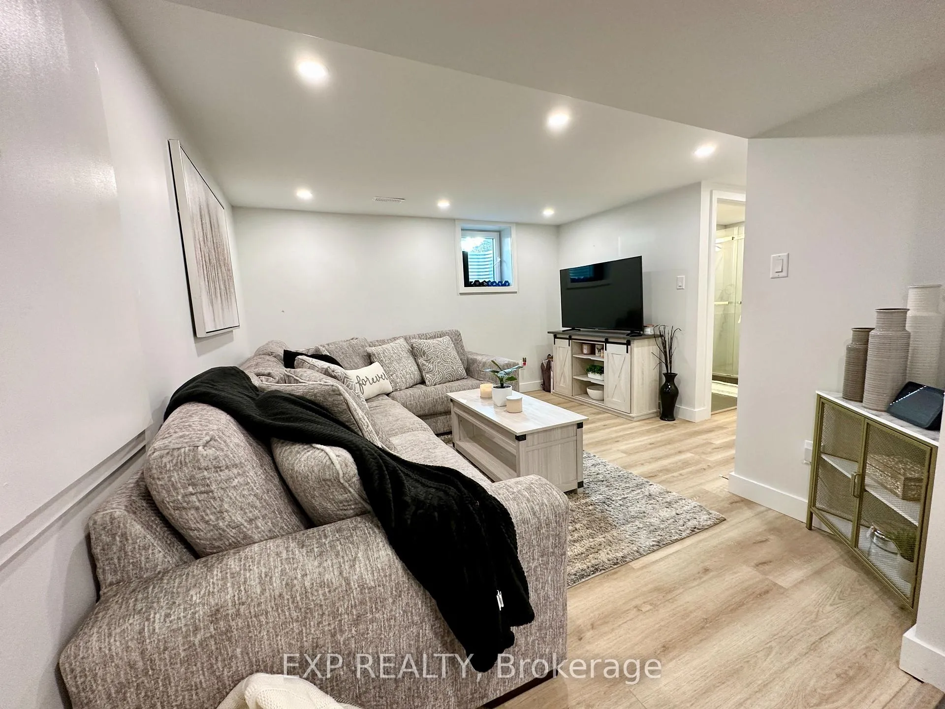 Photo 9 of Unit B, 44 Sherry Lane, Ottawa, Manordale — HOMEH
