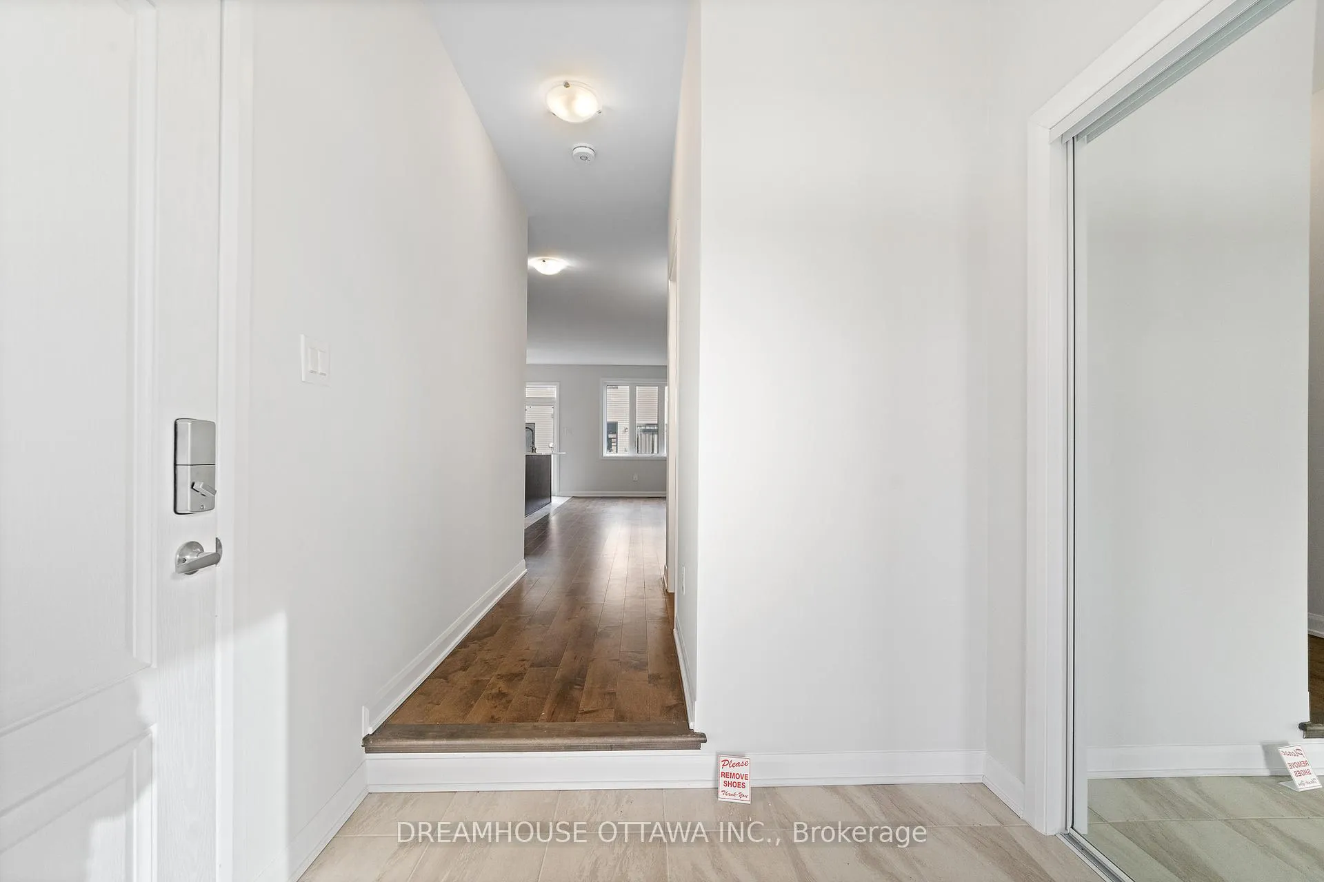 Photo 2 of 563 Aglish Mews, Ottawa, Barrhaven - Half Moon Bay — HOMEH