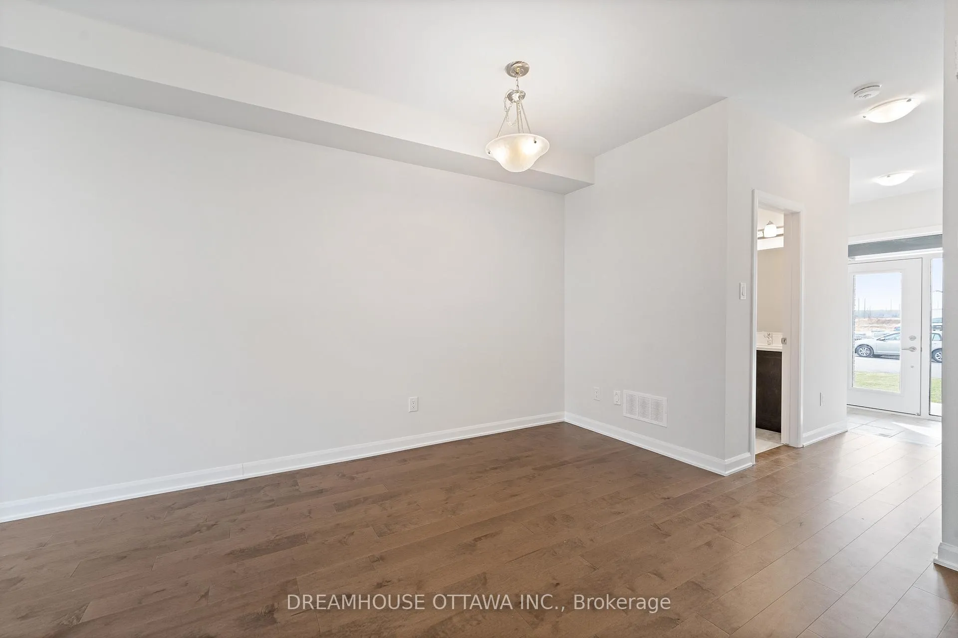 Photo 6 of 563 Aglish Mews, Ottawa, Barrhaven - Half Moon Bay — HOMEH