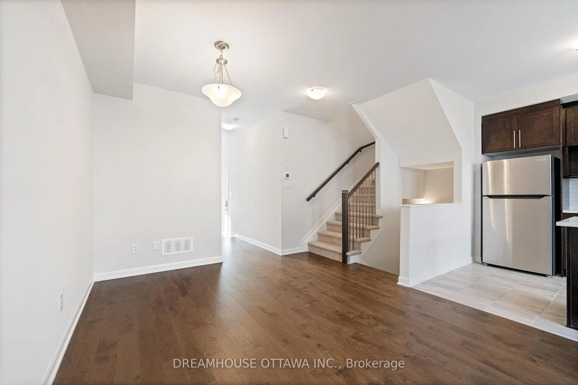 Photo 7 of 563 Aglish Mews, Ottawa, Barrhaven - Half Moon Bay — HOMEH