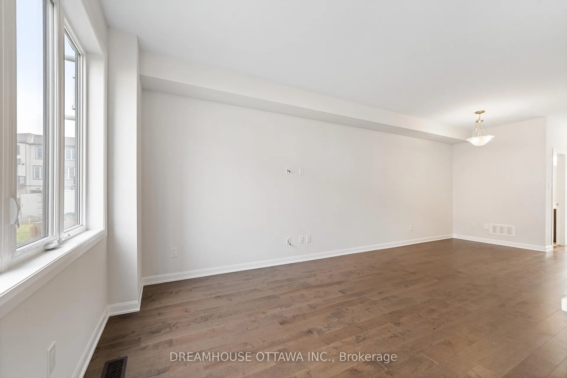 Photo 10 of 563 Aglish Mews, Ottawa, Barrhaven - Half Moon Bay — HOMEH