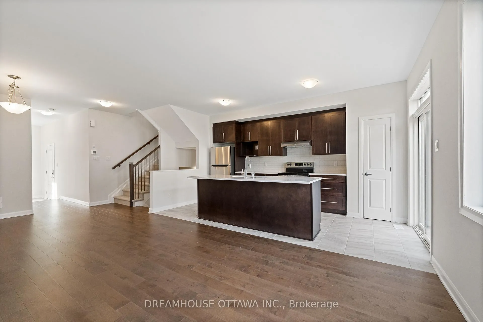 Photo 11 of 563 Aglish Mews, Ottawa, Barrhaven - Half Moon Bay — HOMEH