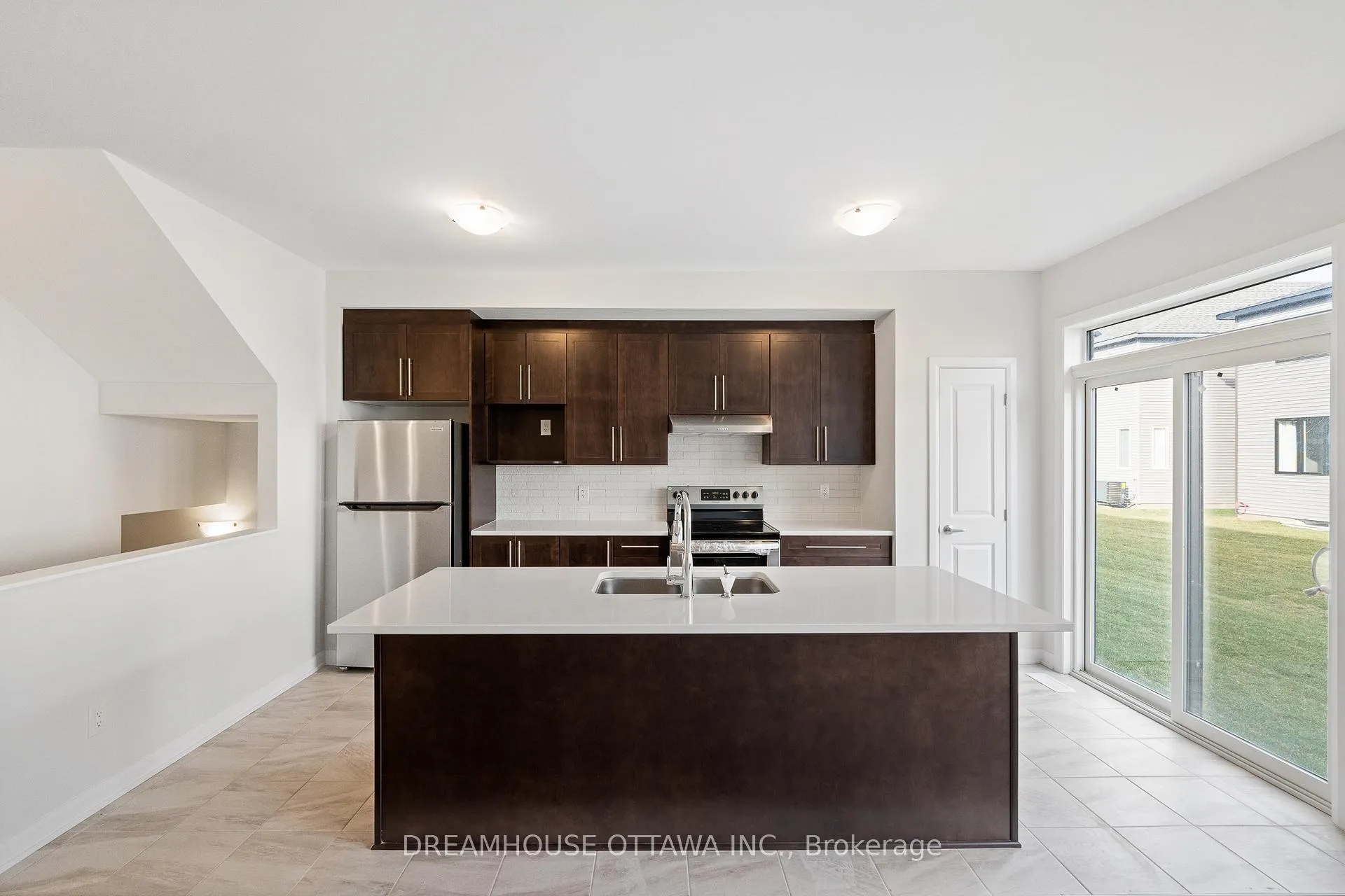Photo 12 of 563 Aglish Mews, Ottawa, Barrhaven - Half Moon Bay — HOMEH