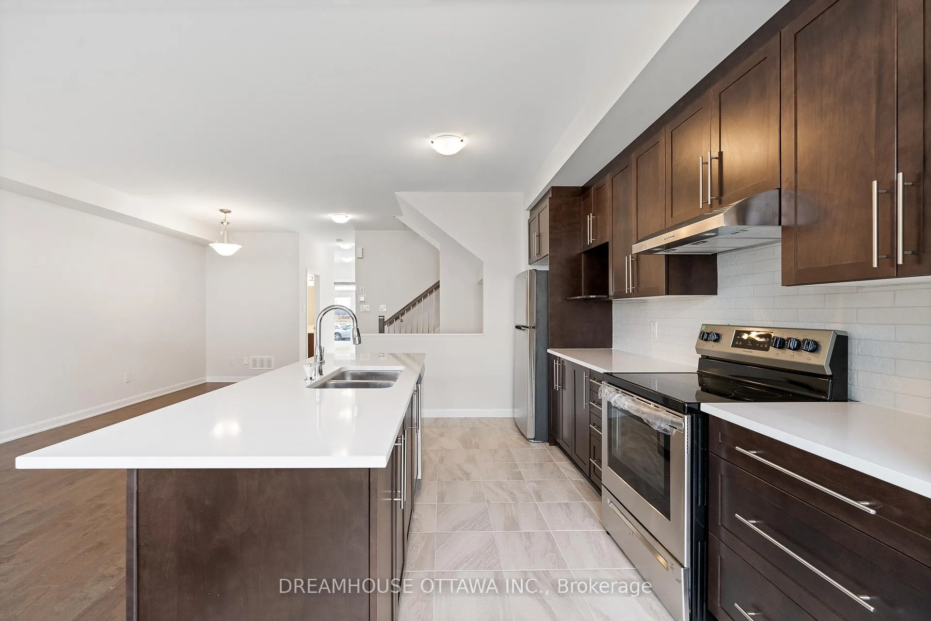 Photo 13 of 563 Aglish Mews, Ottawa, Barrhaven - Half Moon Bay — HOMEH